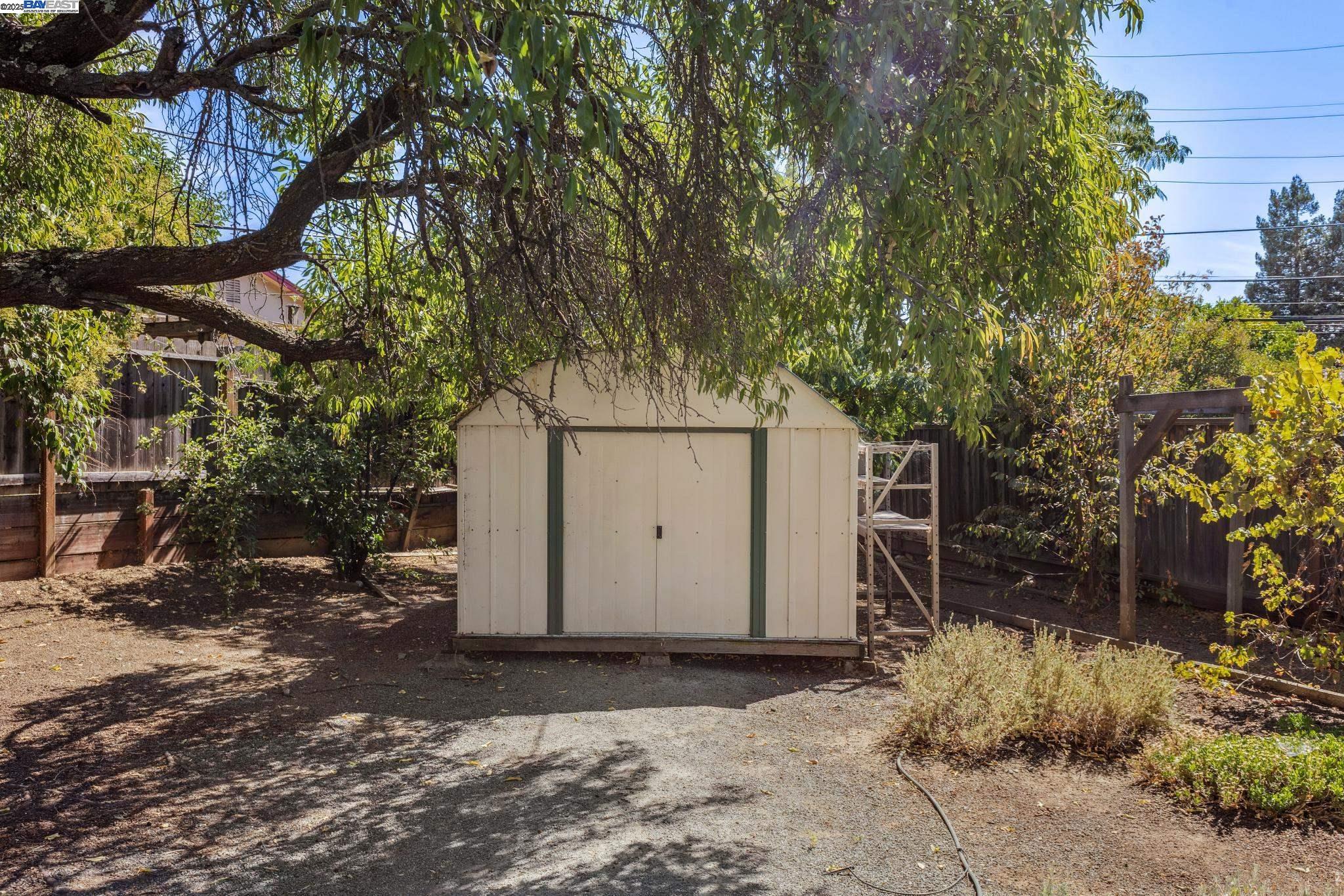 4302 Carter Ct