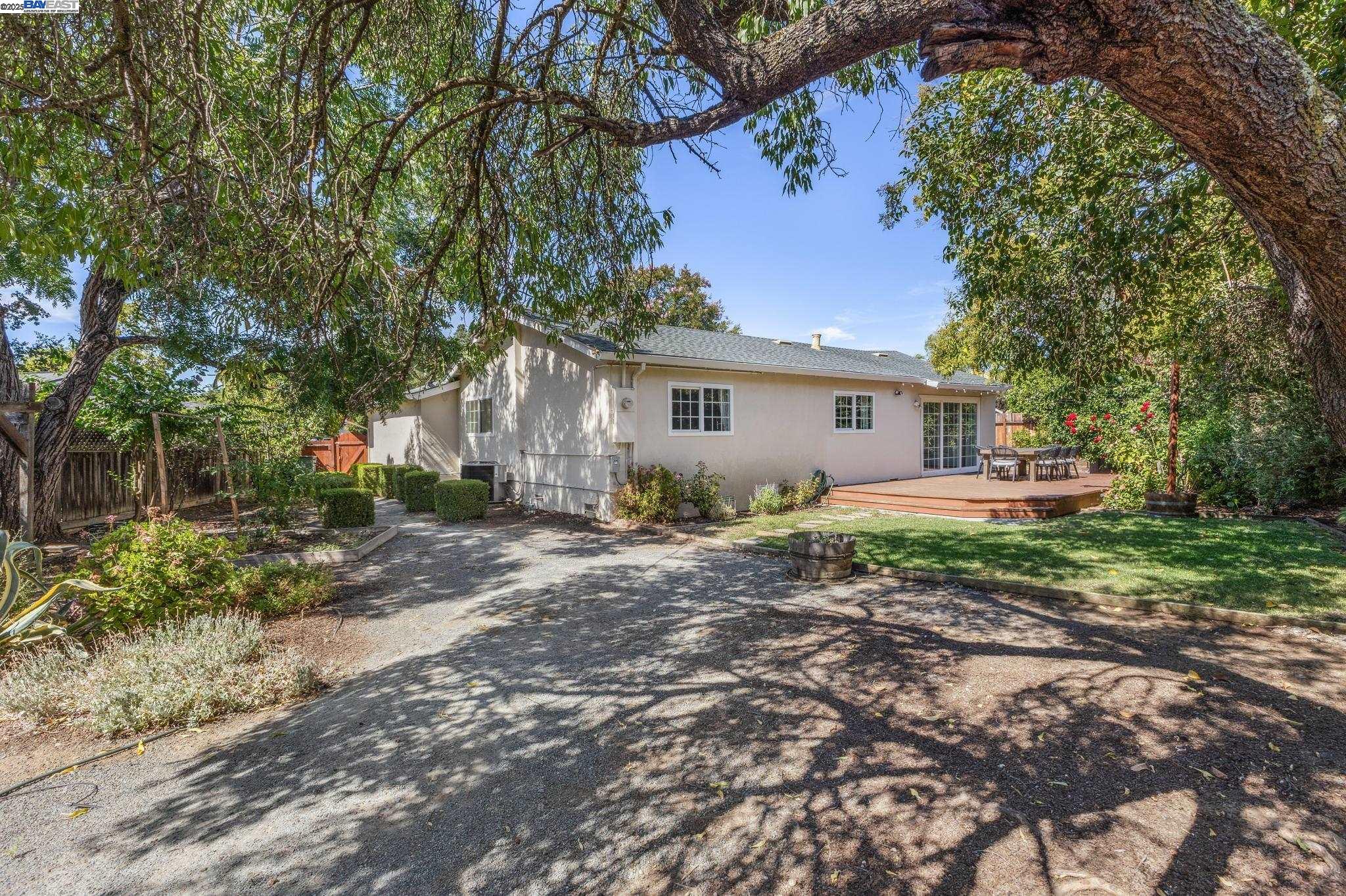 4302 Carter Ct