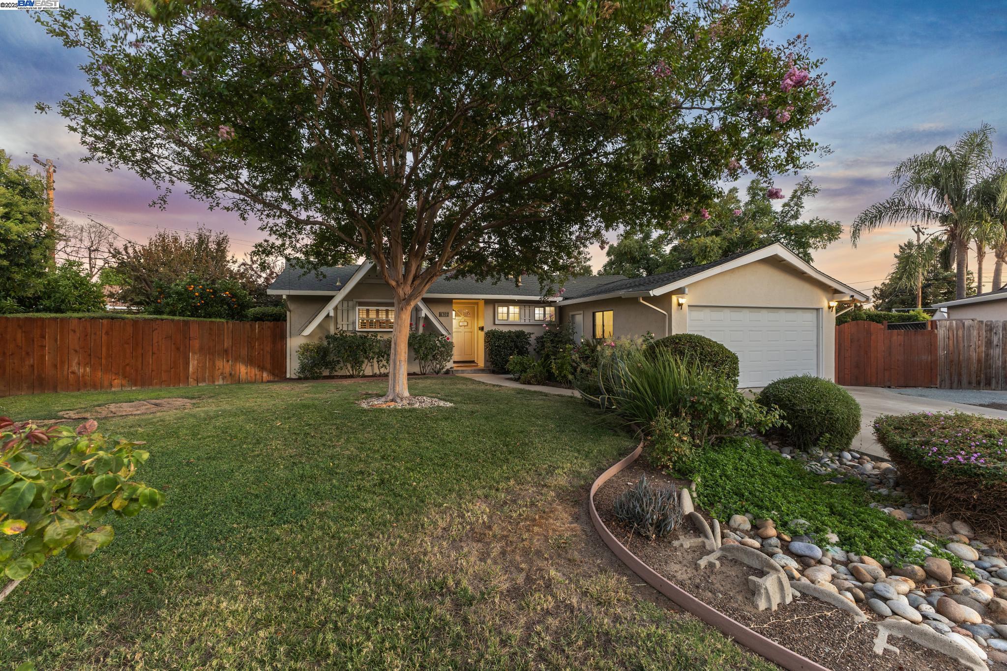 4302 Carter Ct