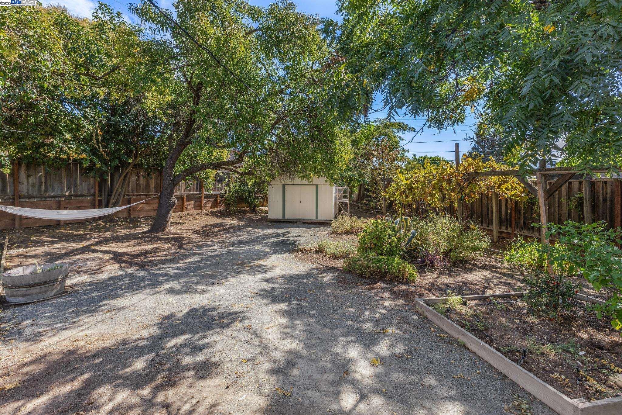 4302 Carter Ct