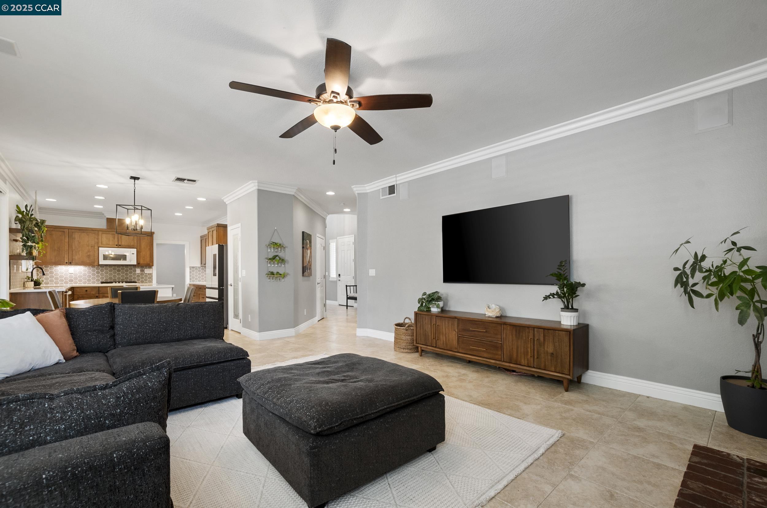 512 Whitehall Ct