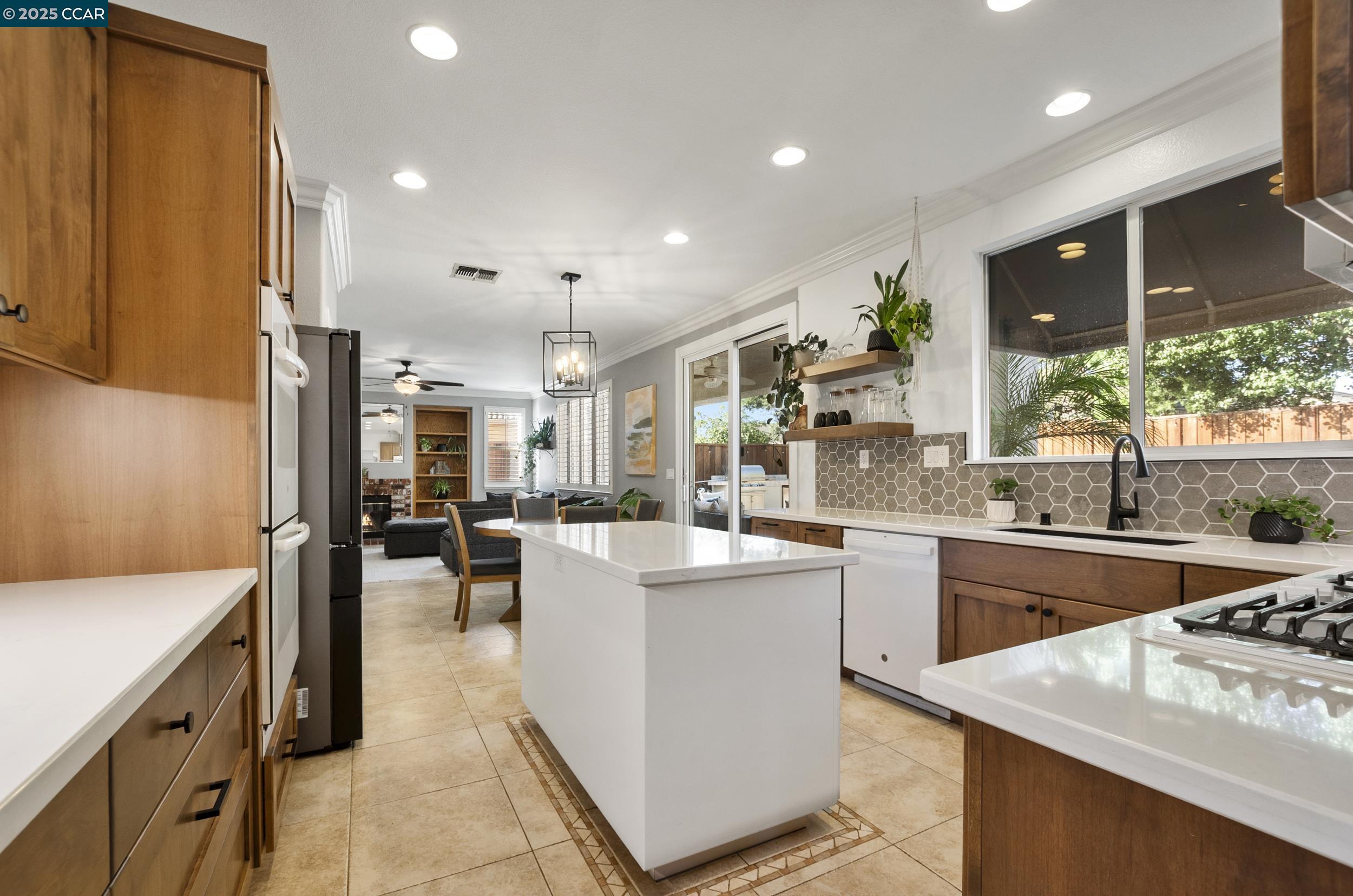 512 Whitehall Ct