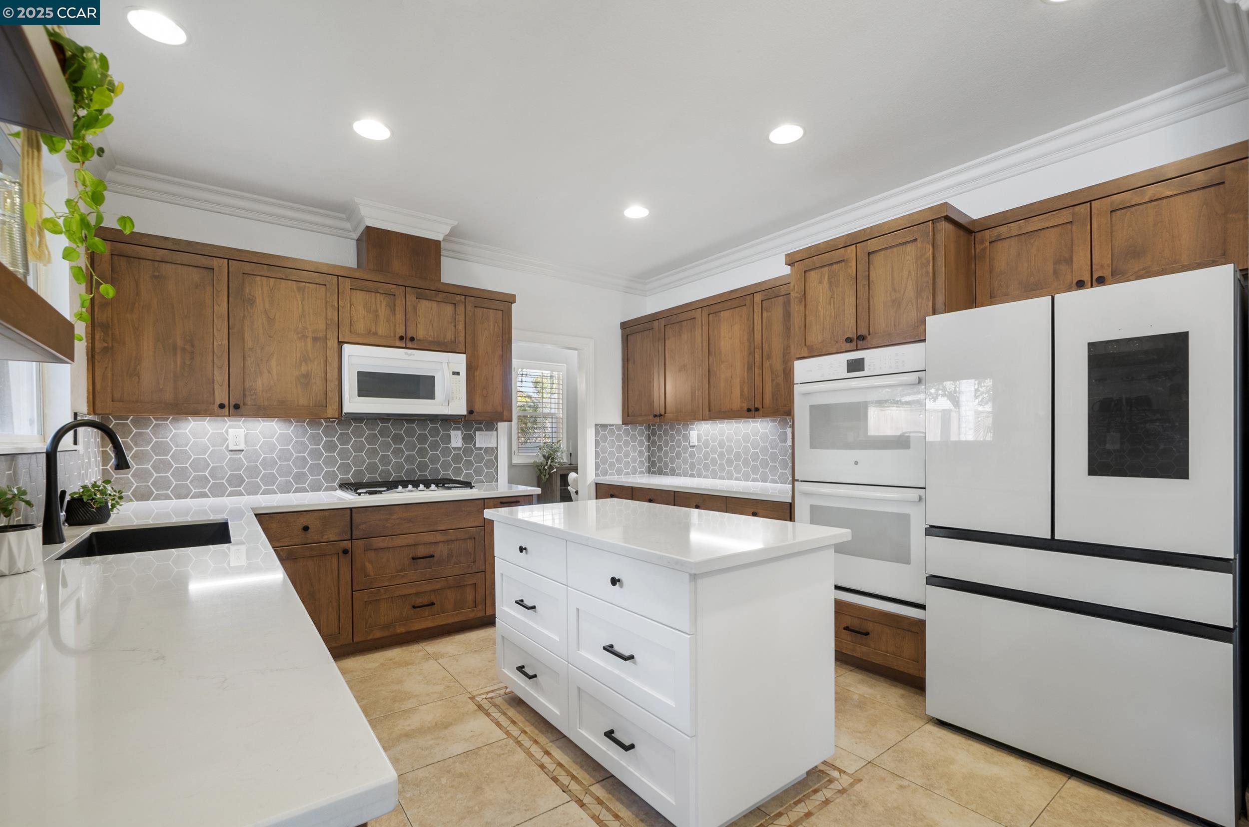 512 Whitehall Ct