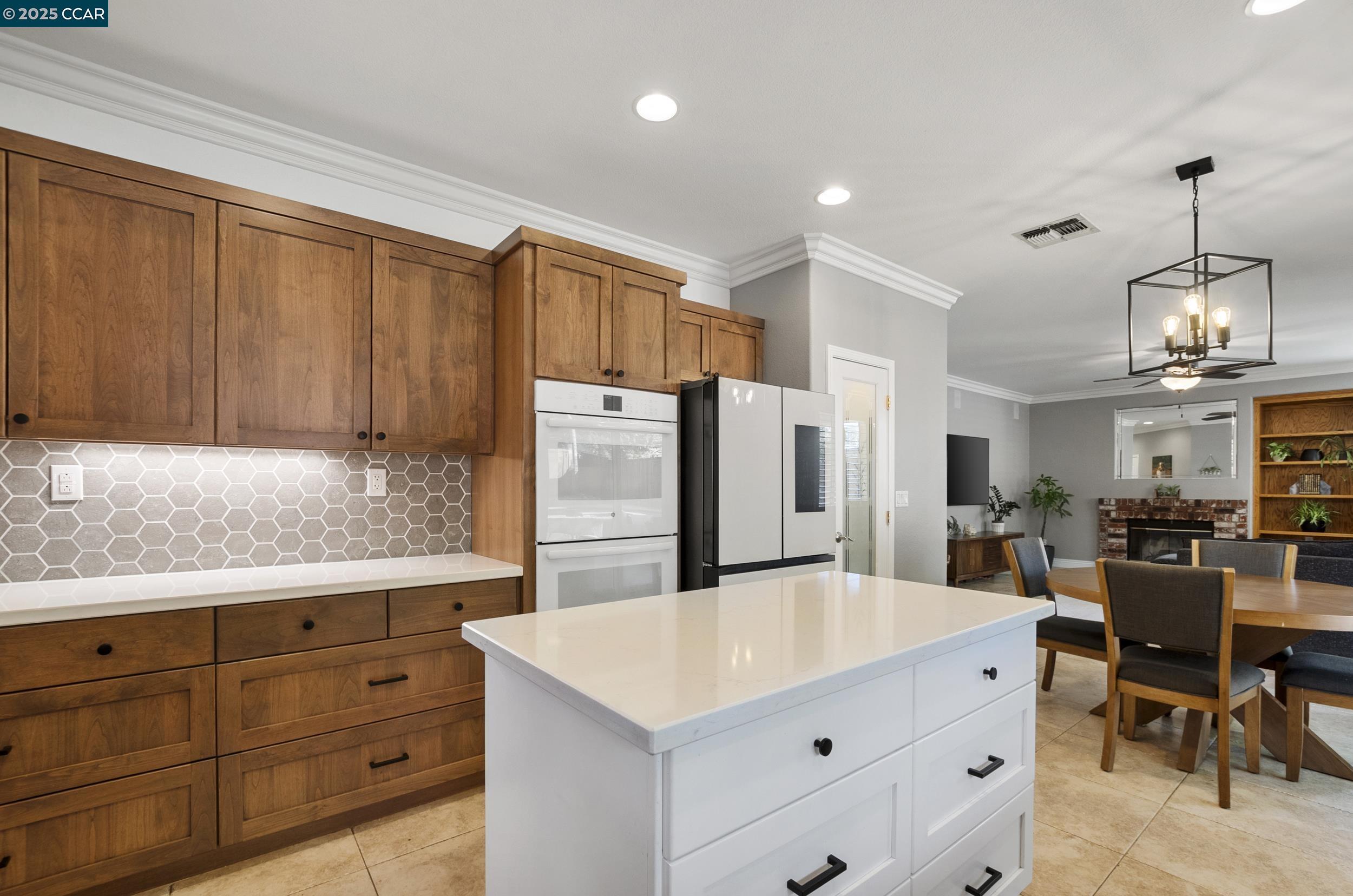 512 Whitehall Ct