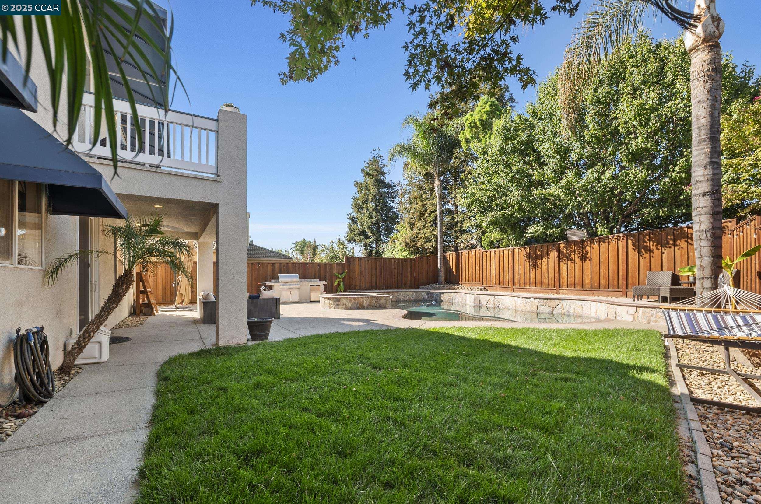 512 Whitehall Ct