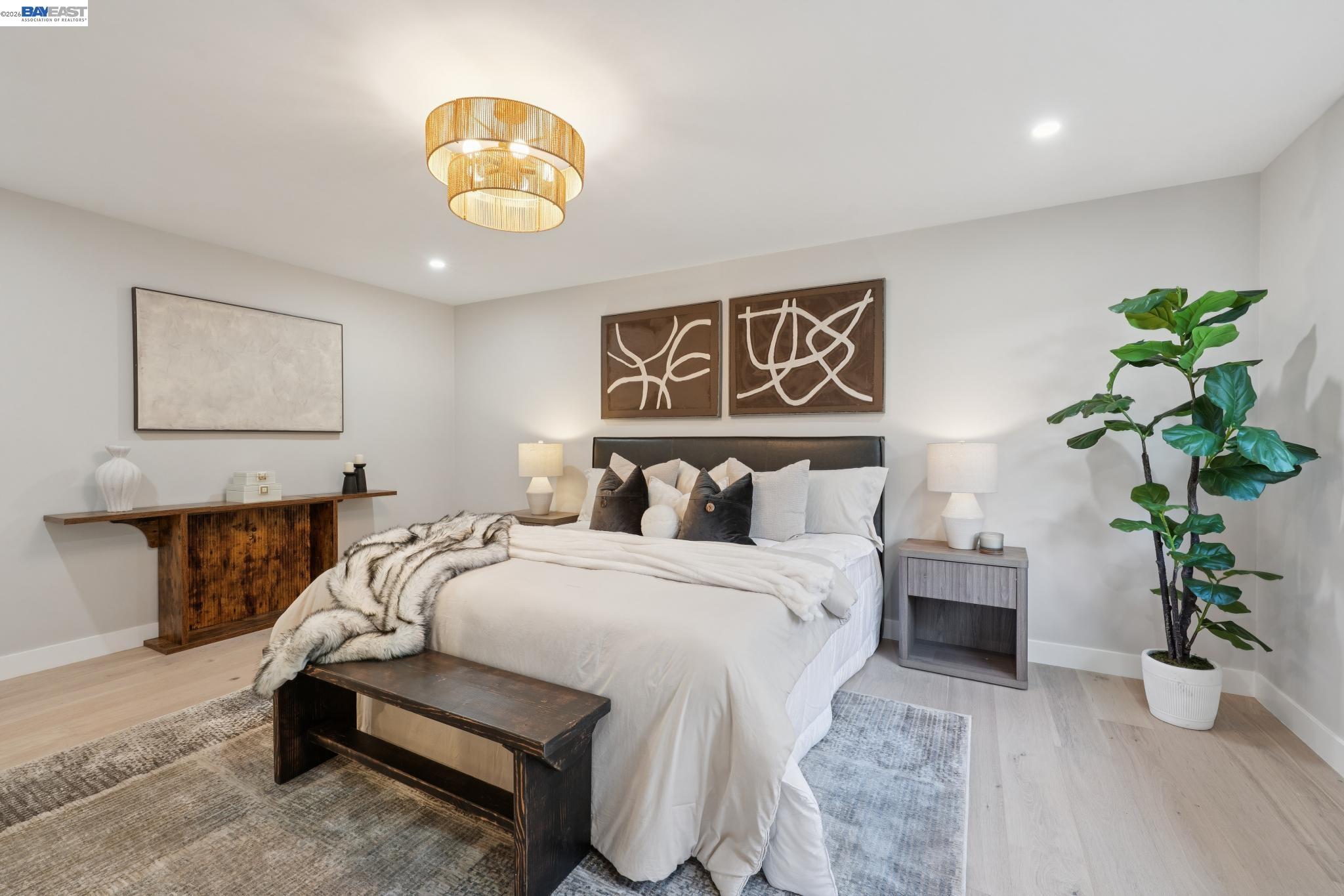 112 Valley Oaks Dr