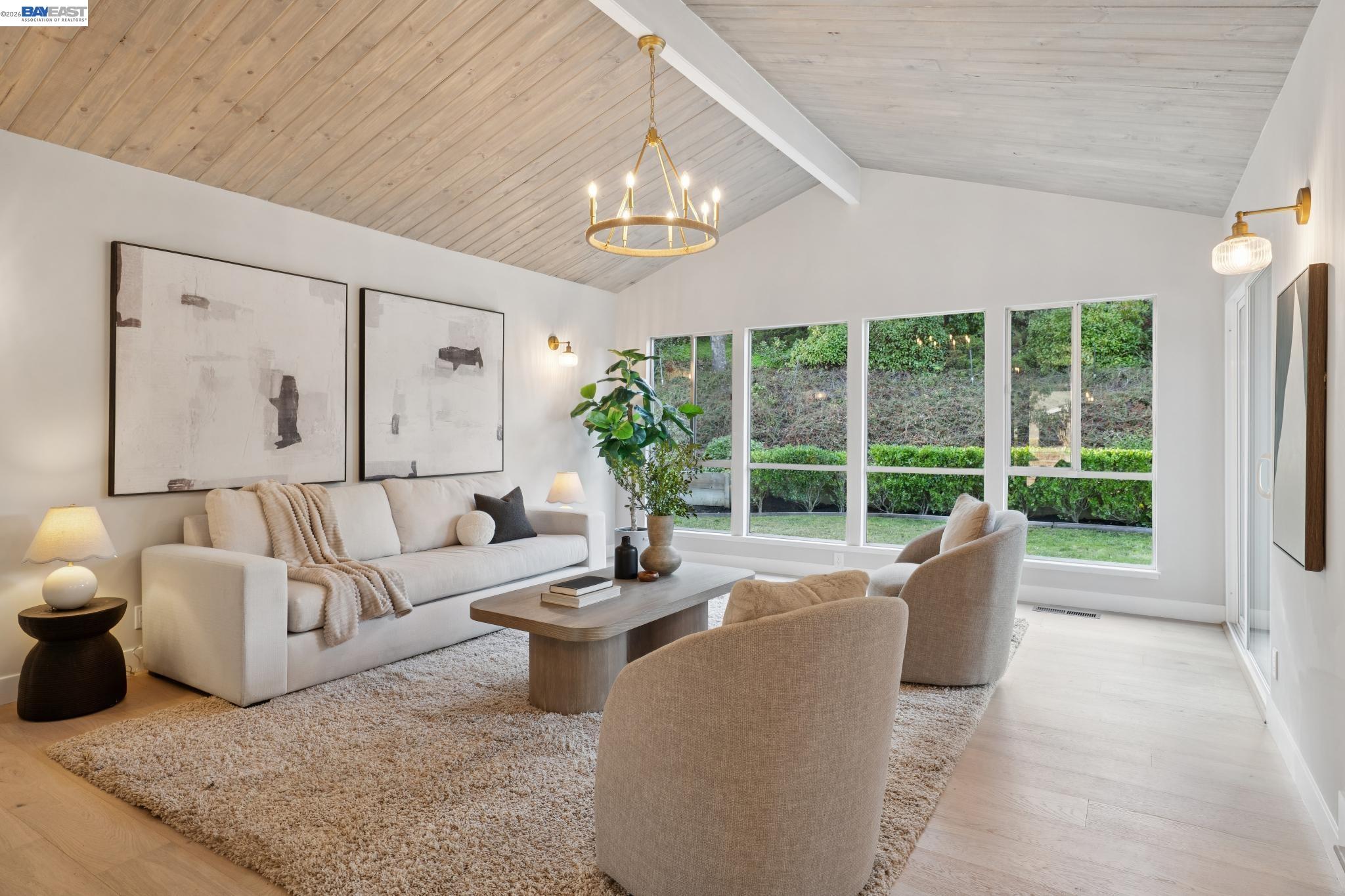 112 Valley Oaks Dr