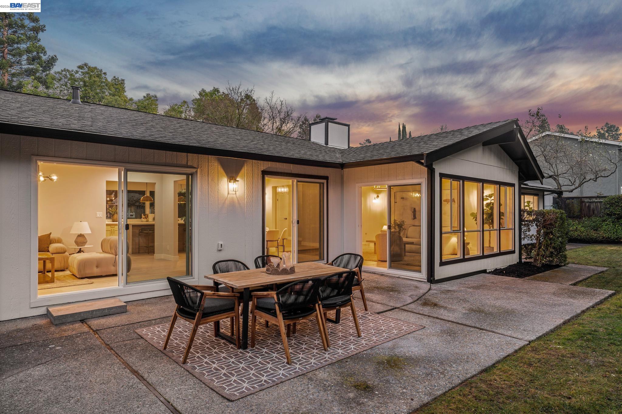 112 Valley Oaks Dr