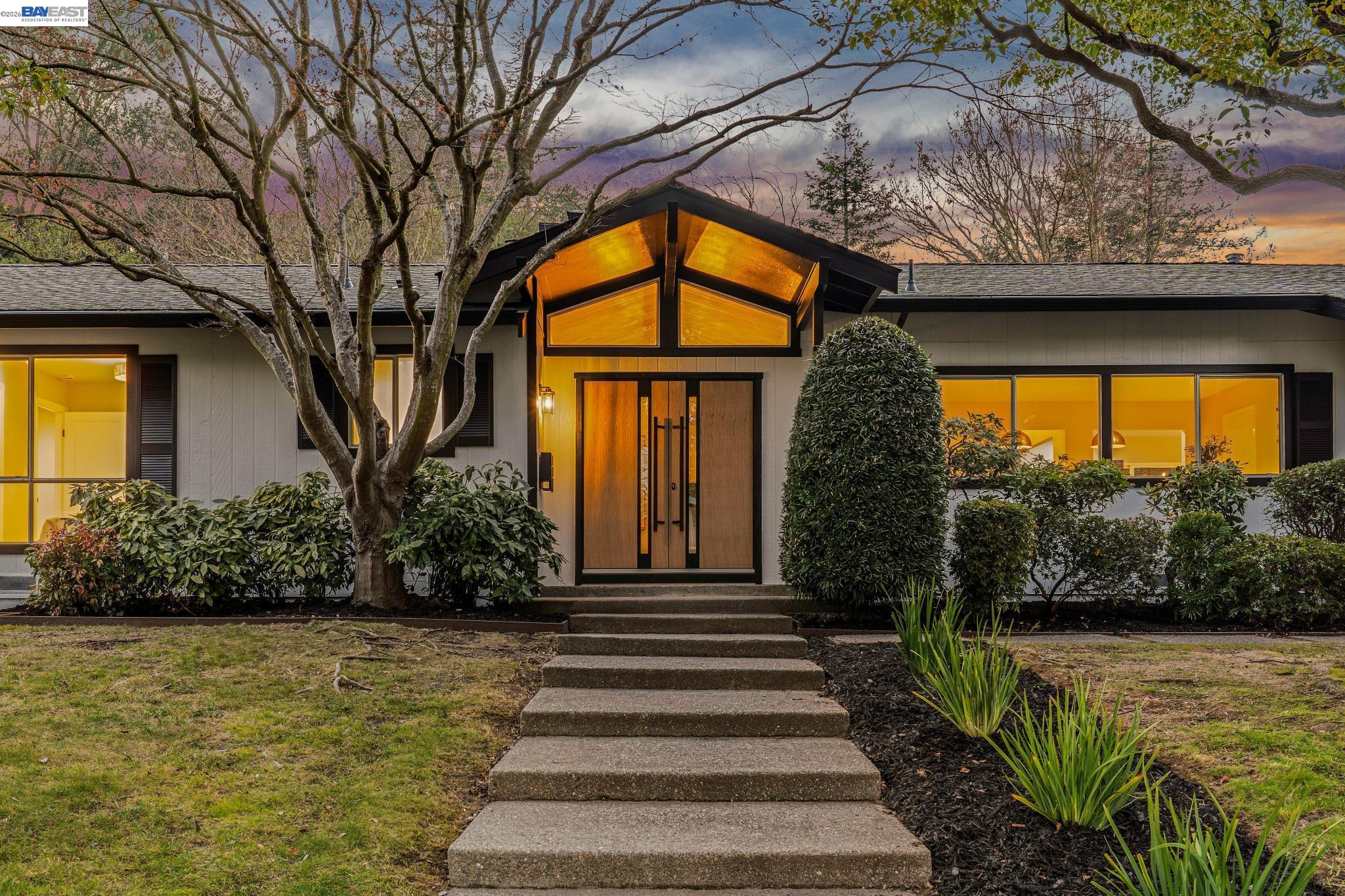 112 Valley Oaks Dr