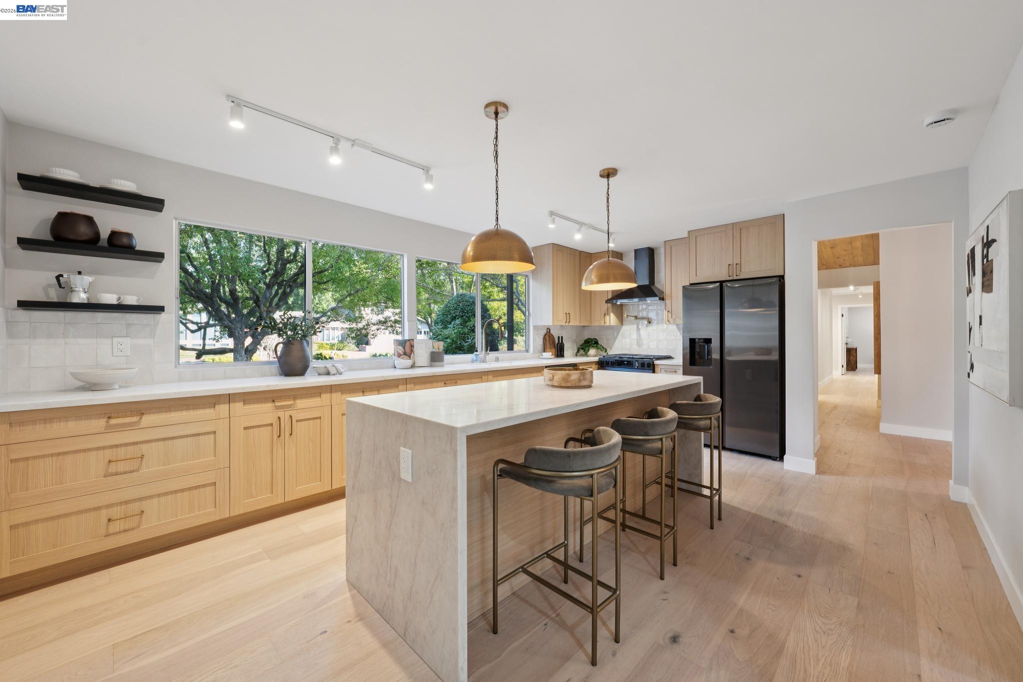 112 Valley Oaks Dr