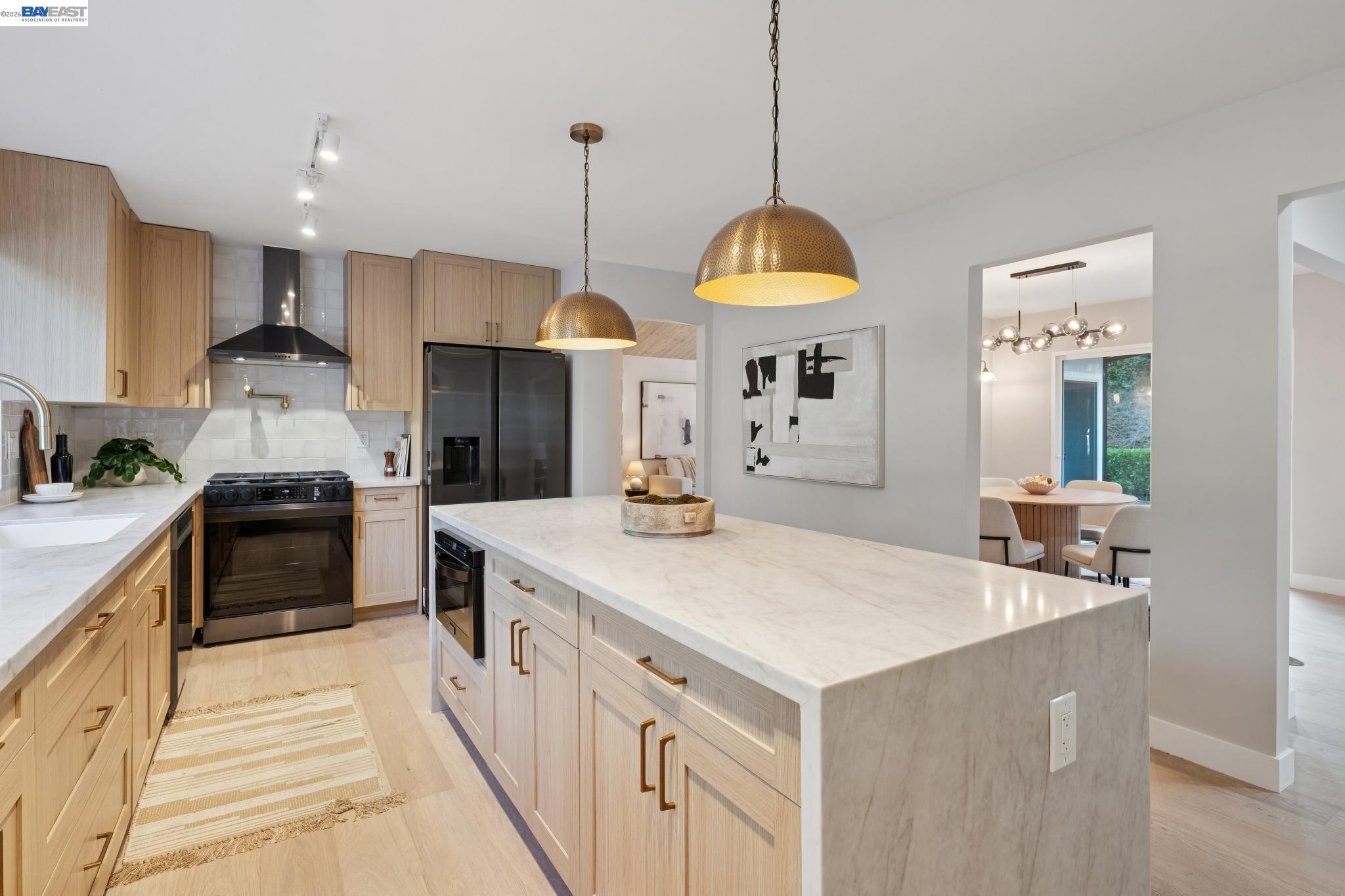 112 Valley Oaks Dr