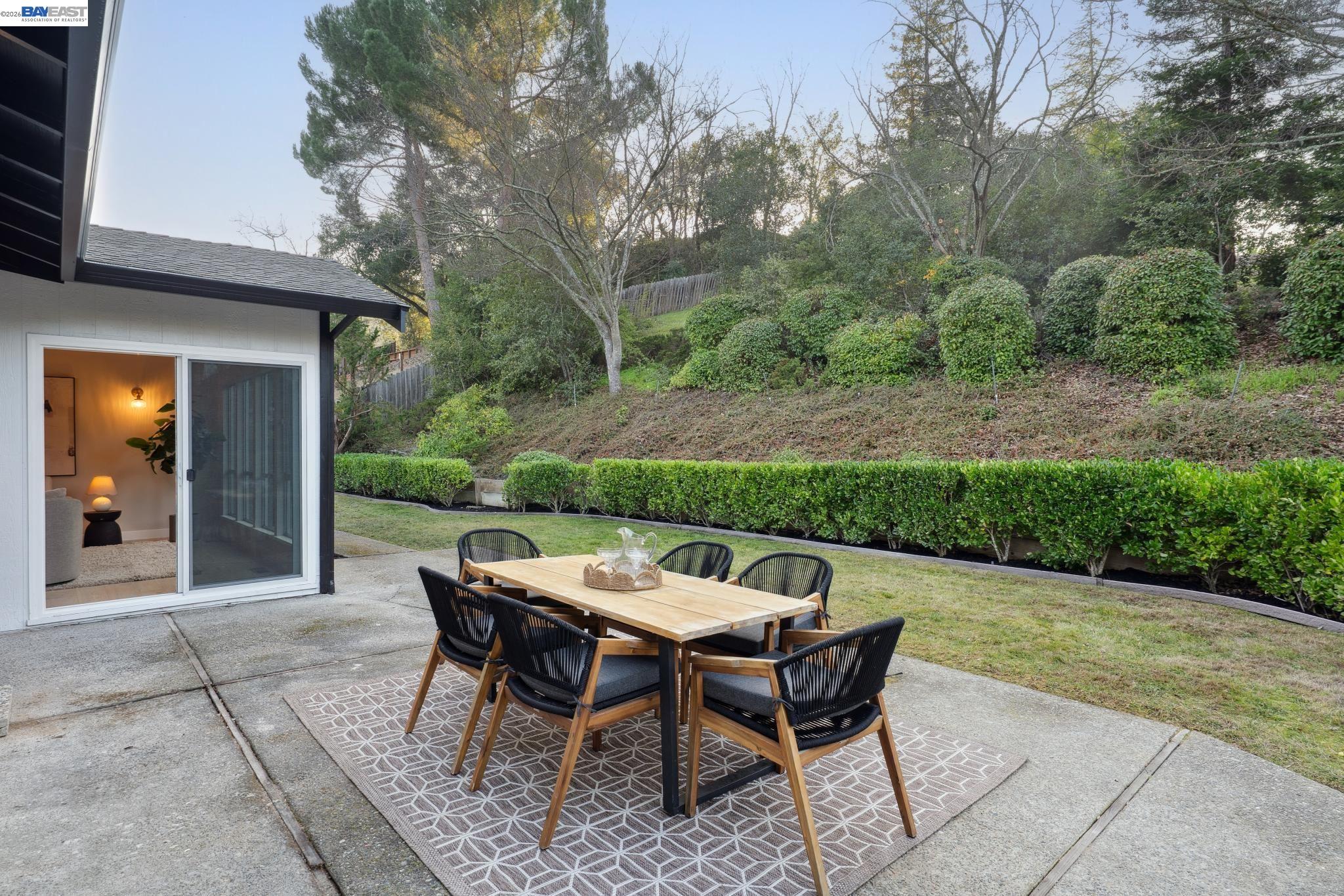 112 Valley Oaks Dr