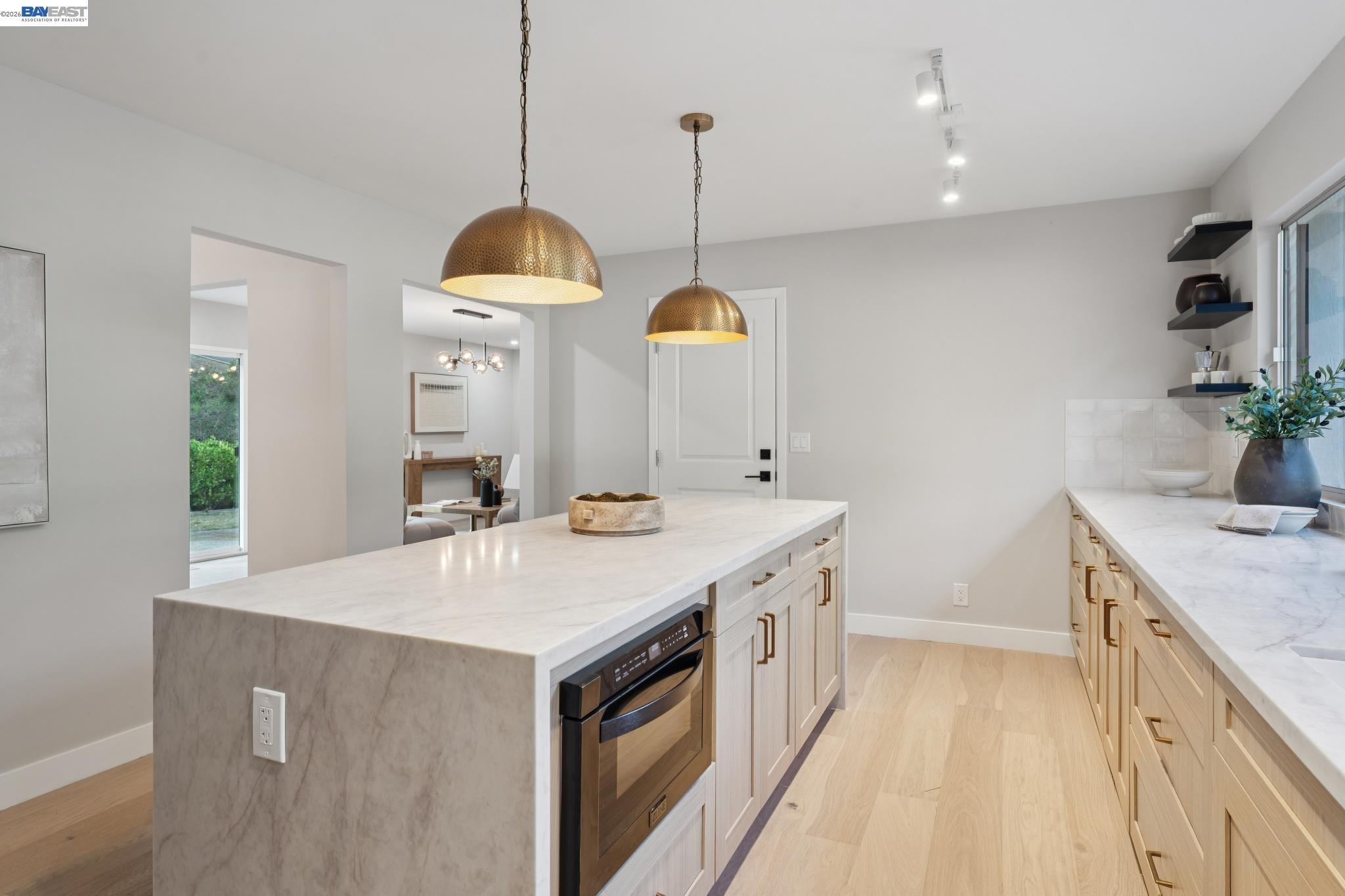 112 Valley Oaks Dr