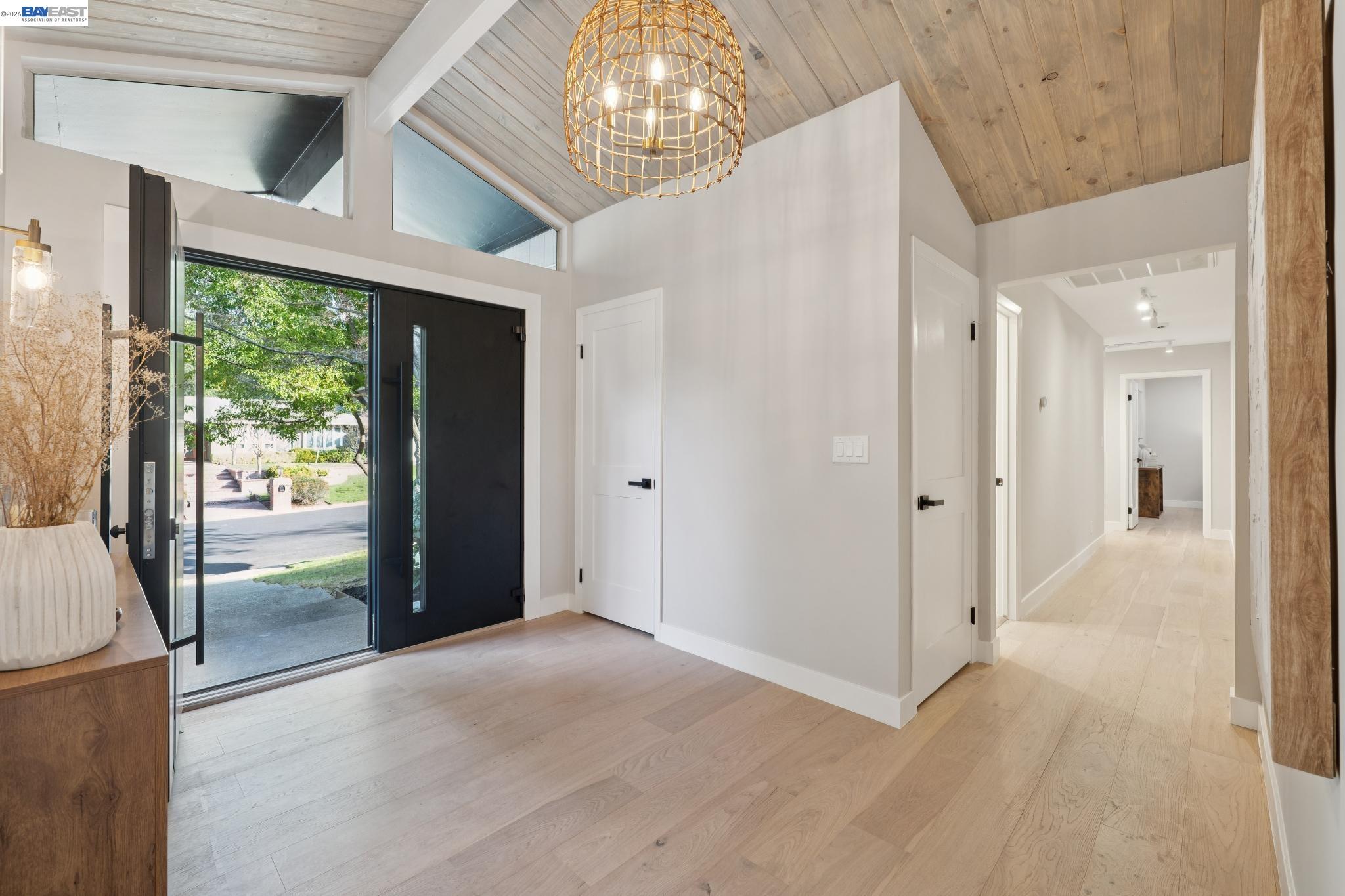 112 Valley Oaks Dr