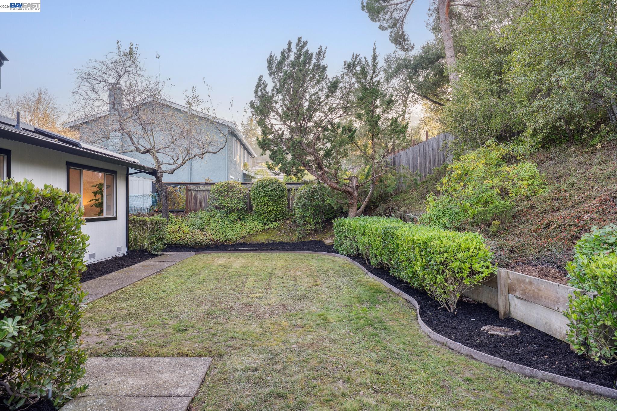 112 Valley Oaks Dr