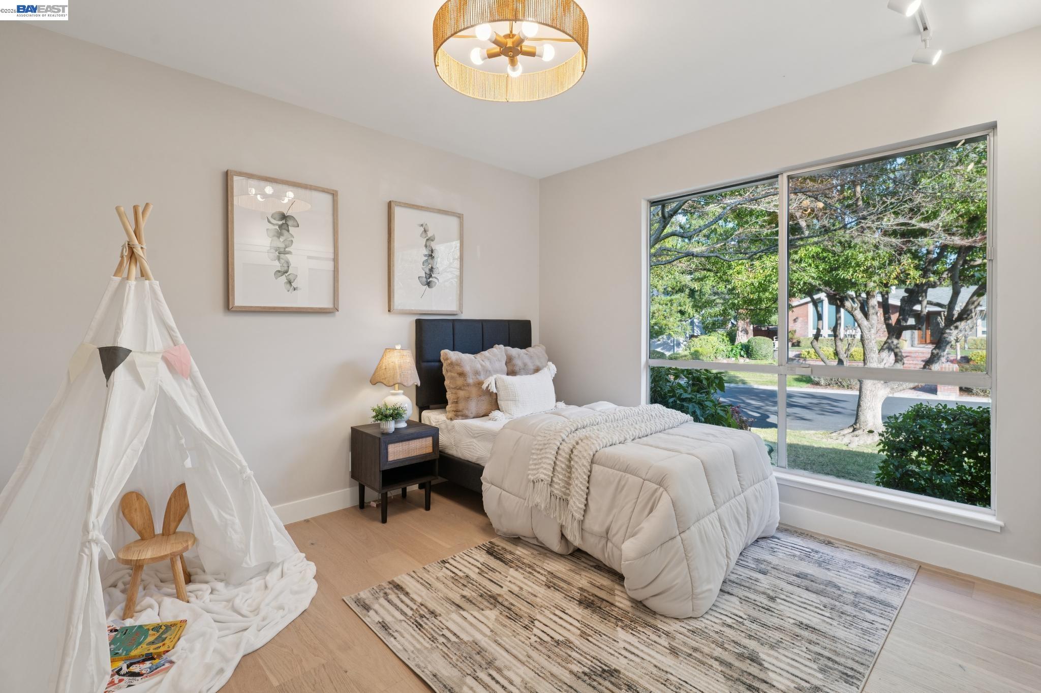 112 Valley Oaks Dr