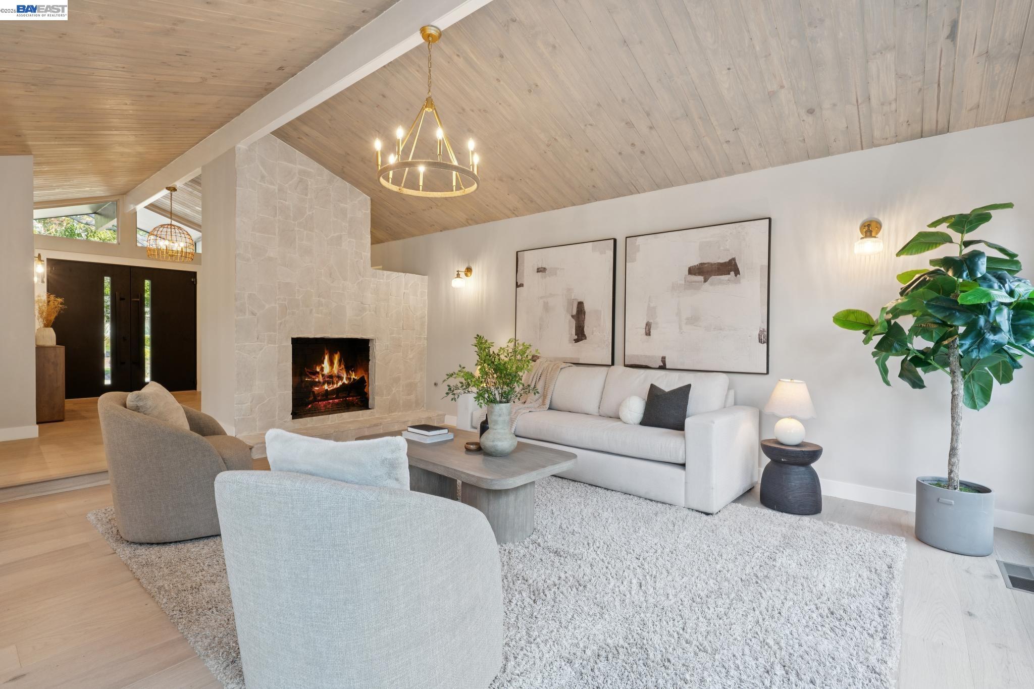 112 Valley Oaks Dr