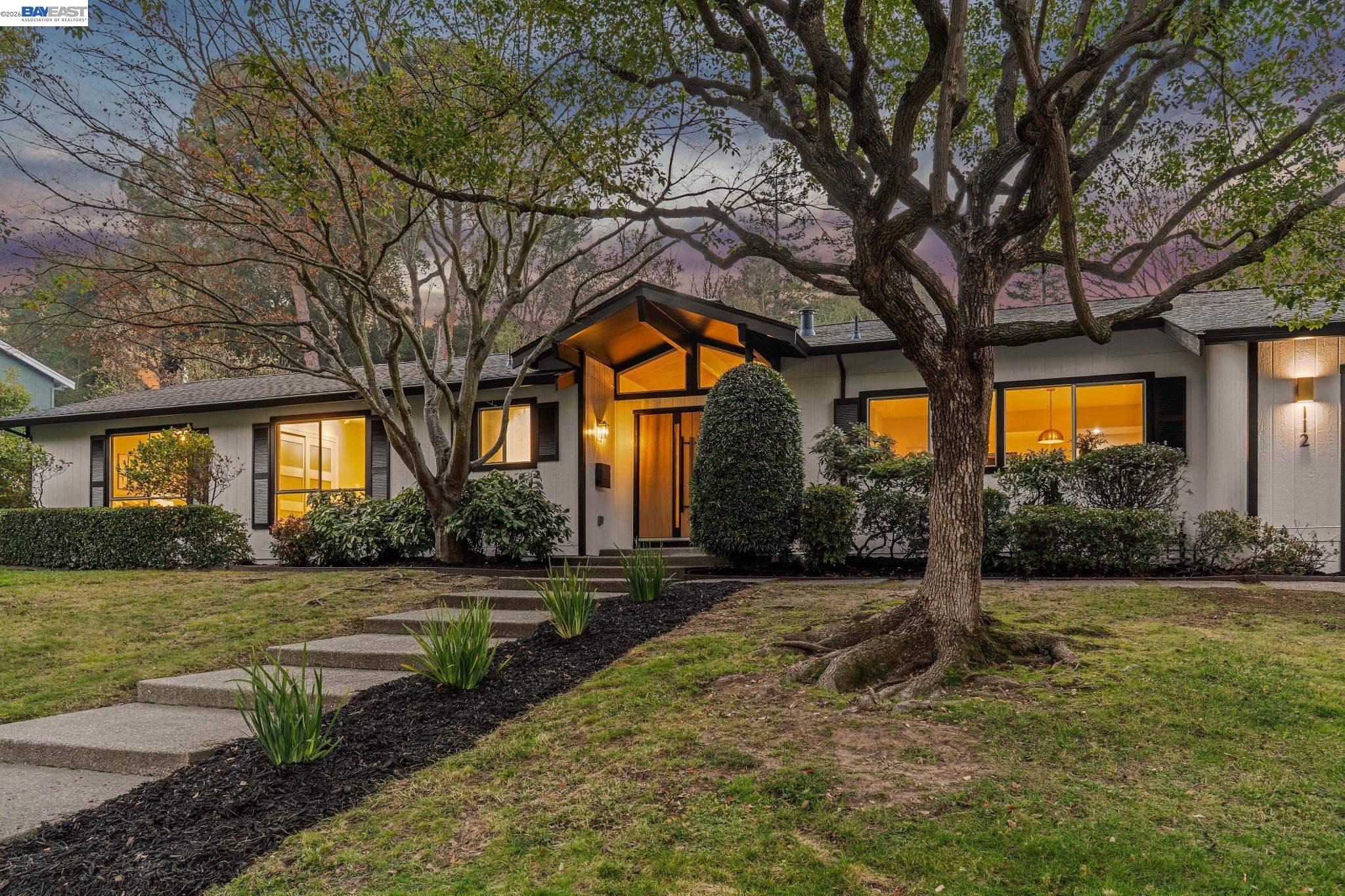 112 Valley Oaks Dr
