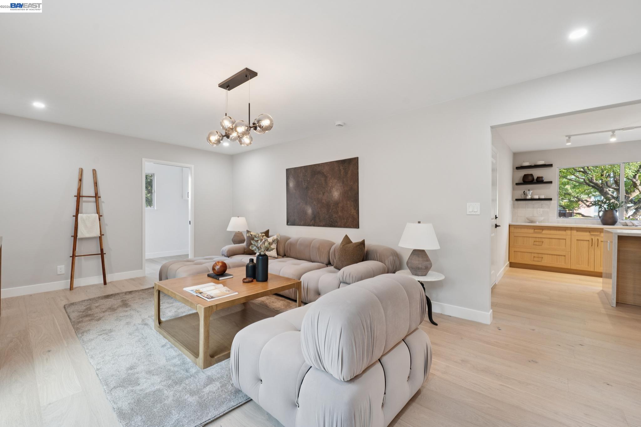 112 Valley Oaks Dr