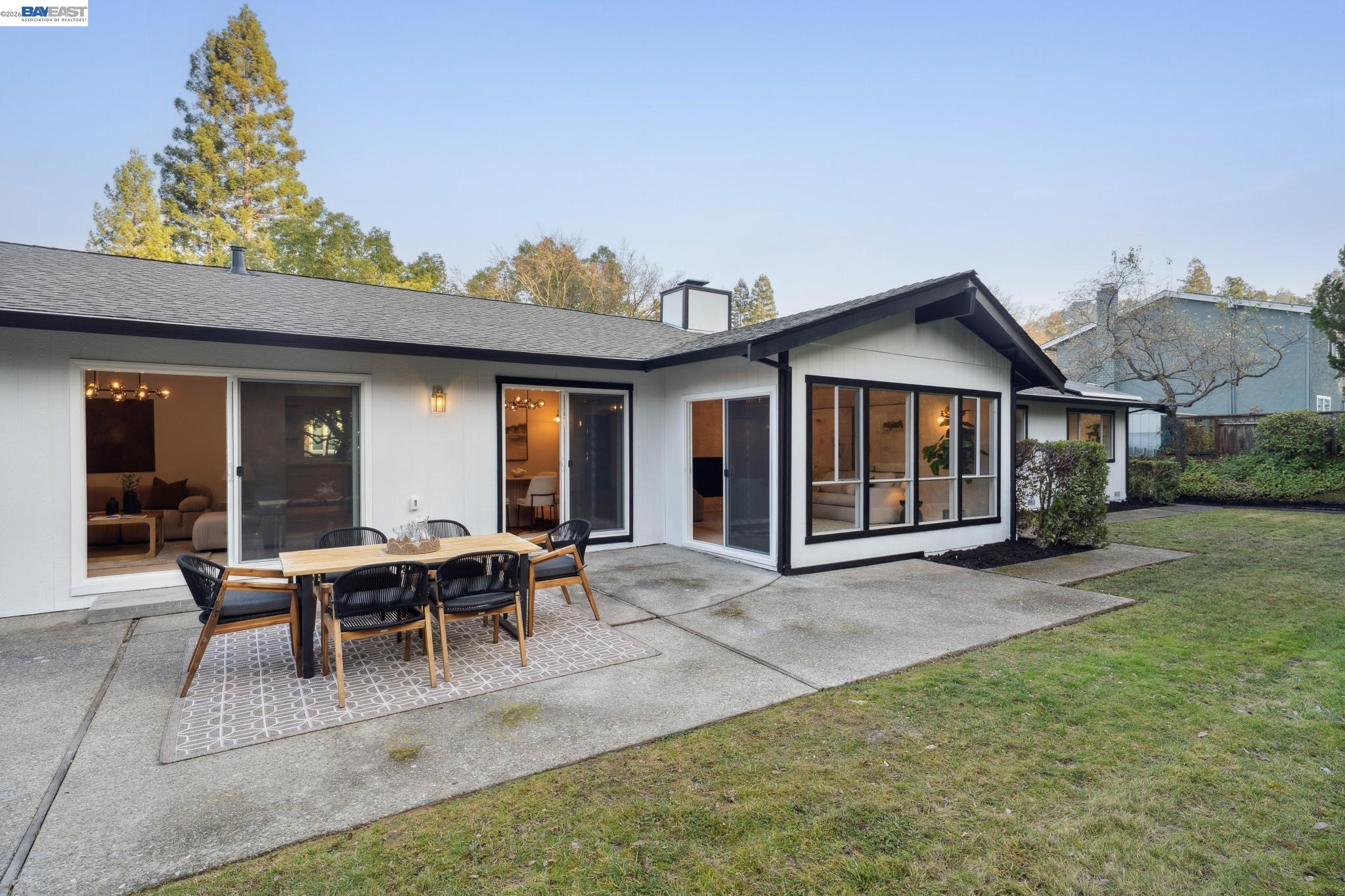112 Valley Oaks Dr