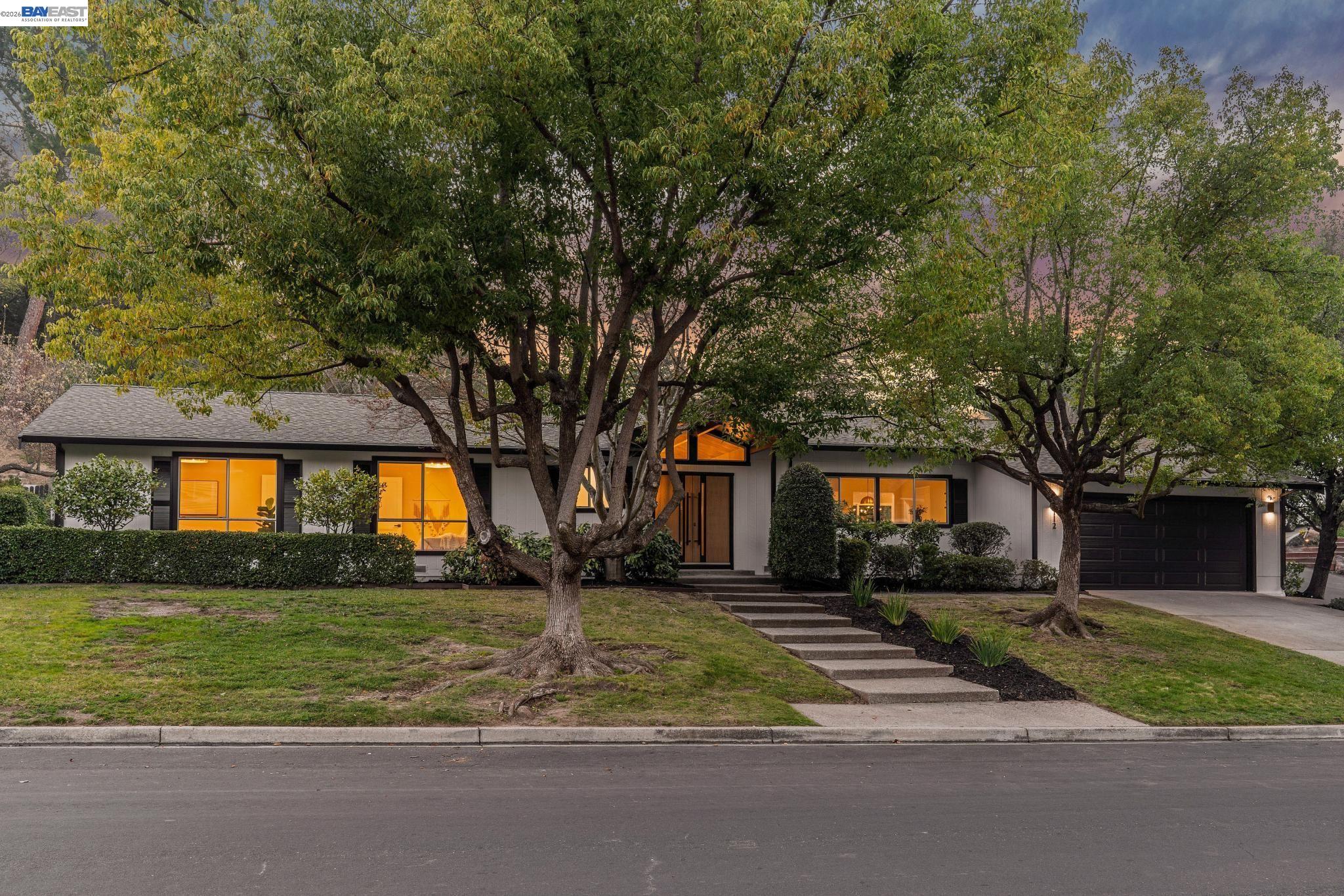 112 Valley Oaks Dr