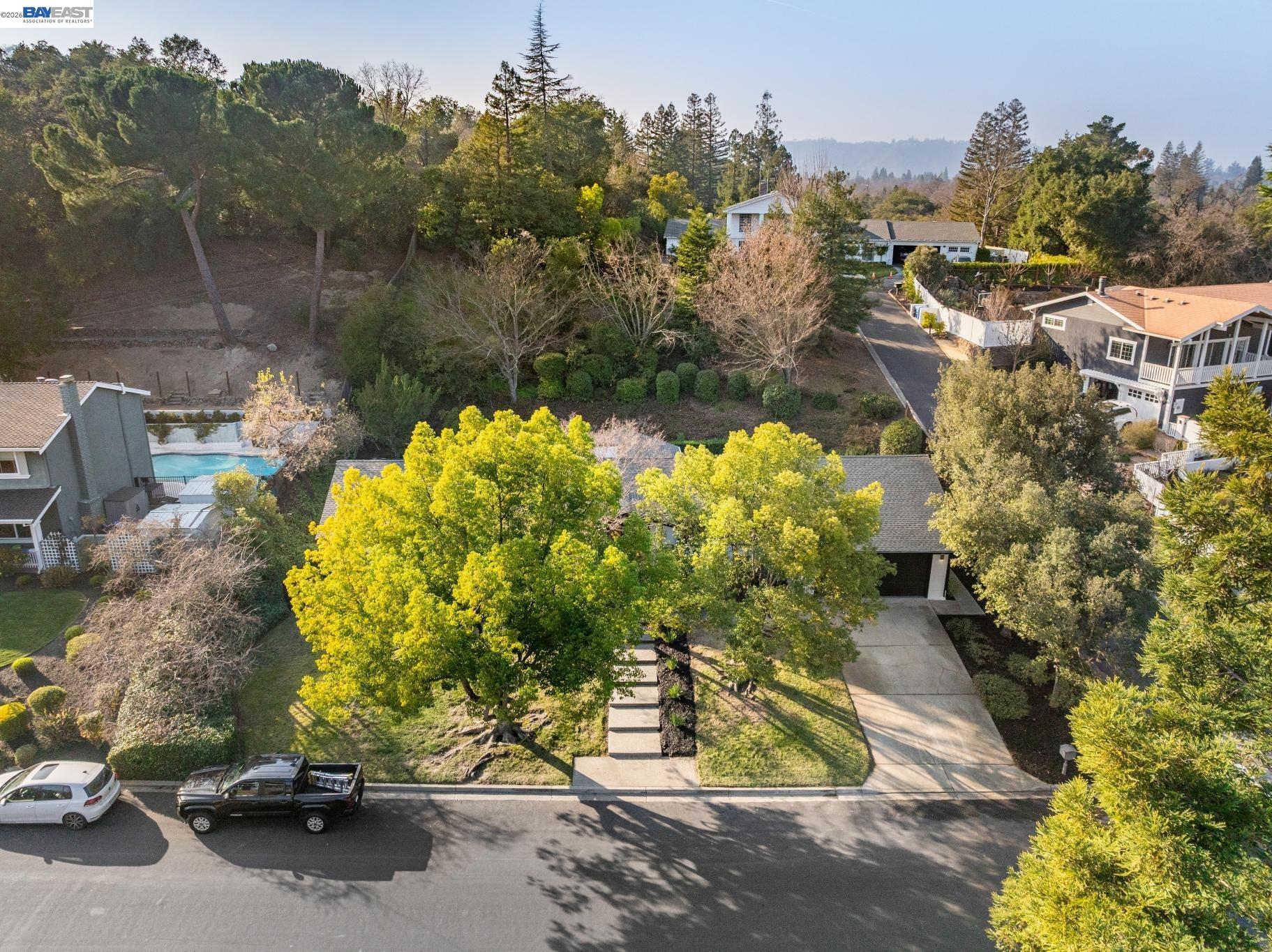 112 Valley Oaks Dr