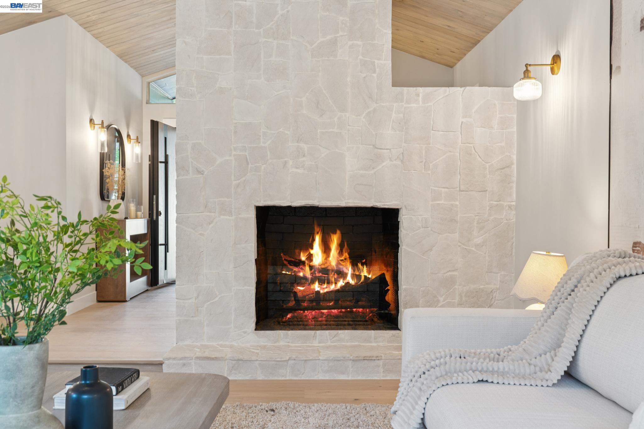 112 Valley Oaks Dr