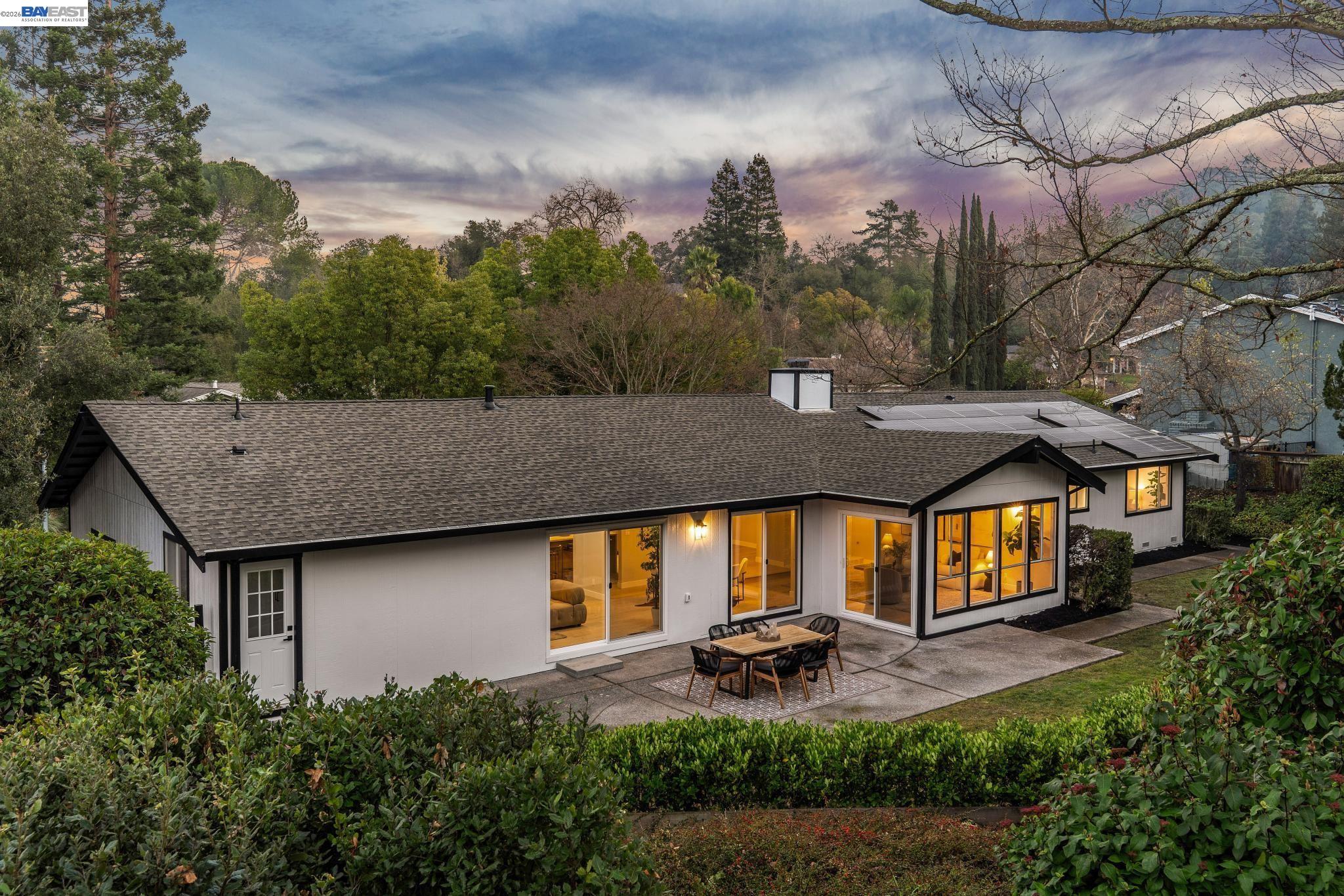 112 Valley Oaks Dr