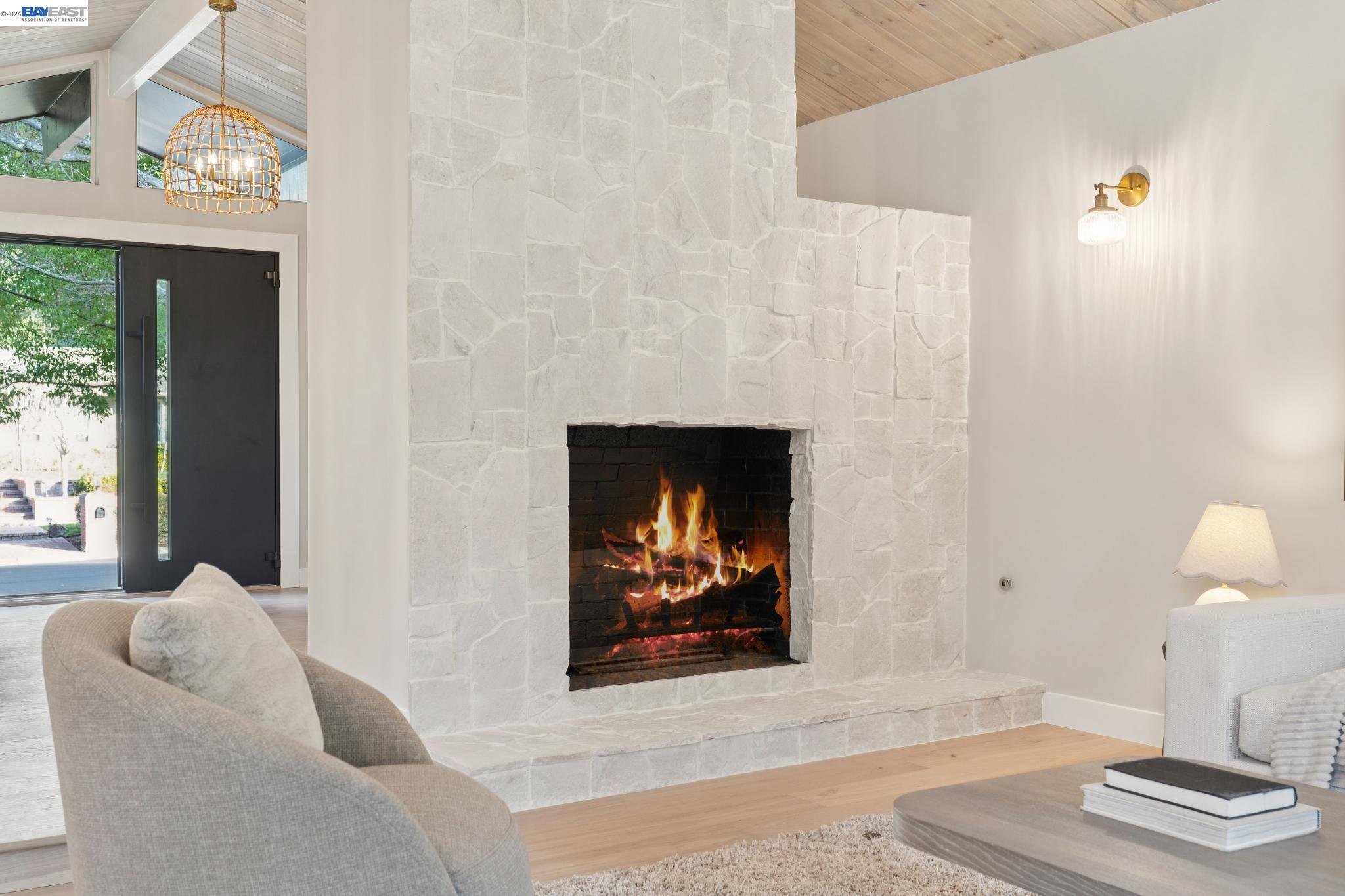 112 Valley Oaks Dr