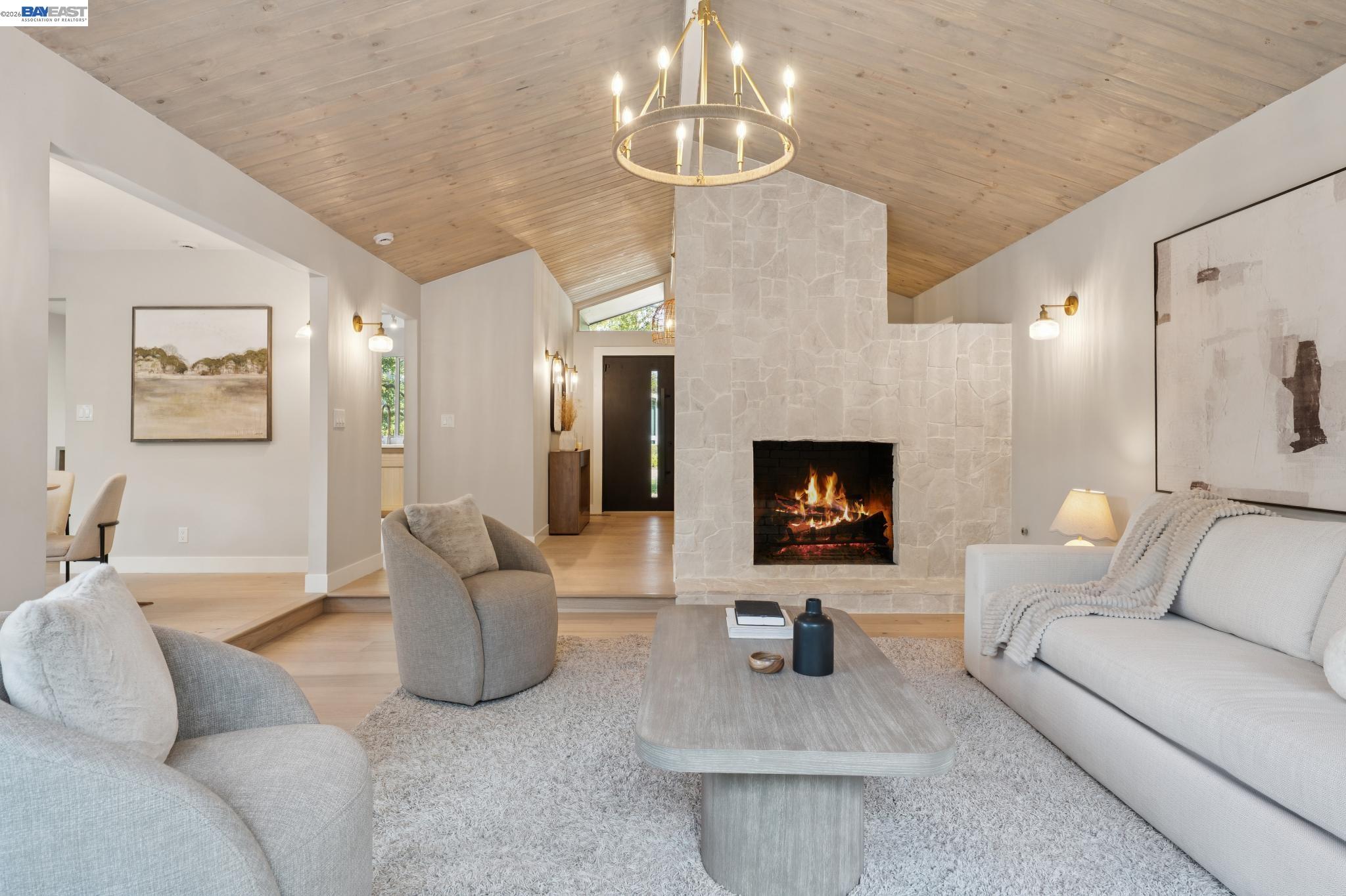 112 Valley Oaks Dr