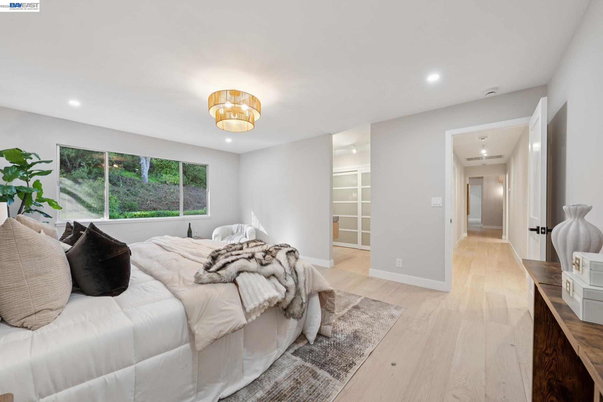 112 Valley Oaks Dr