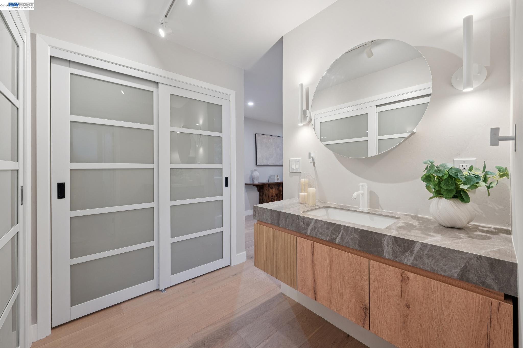 112 Valley Oaks Dr