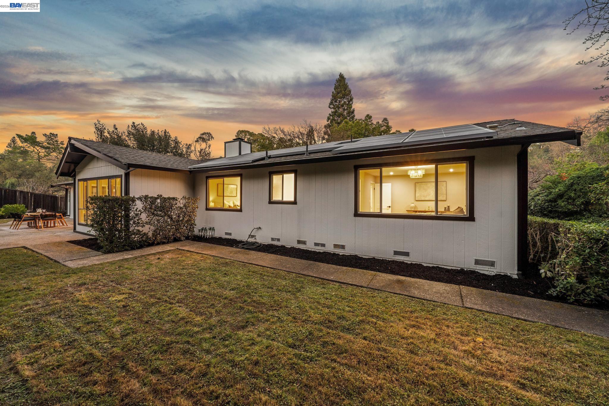 112 Valley Oaks Dr
