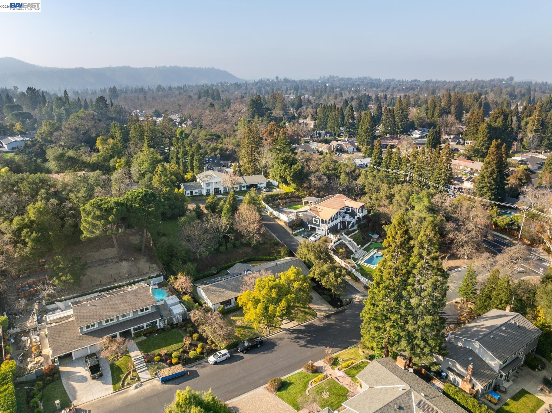 112 Valley Oaks Dr