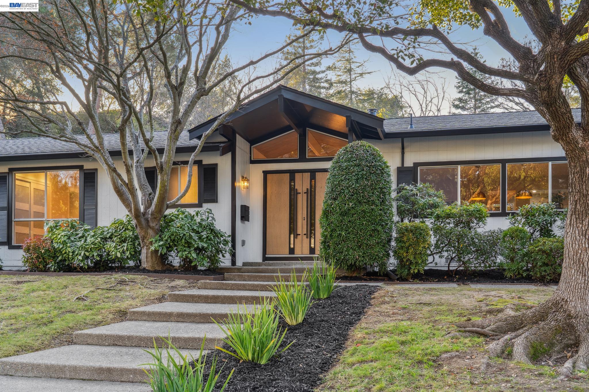 112 Valley Oaks Dr