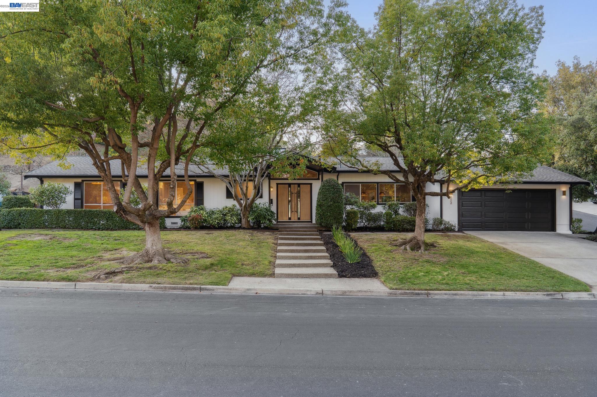 112 Valley Oaks Dr