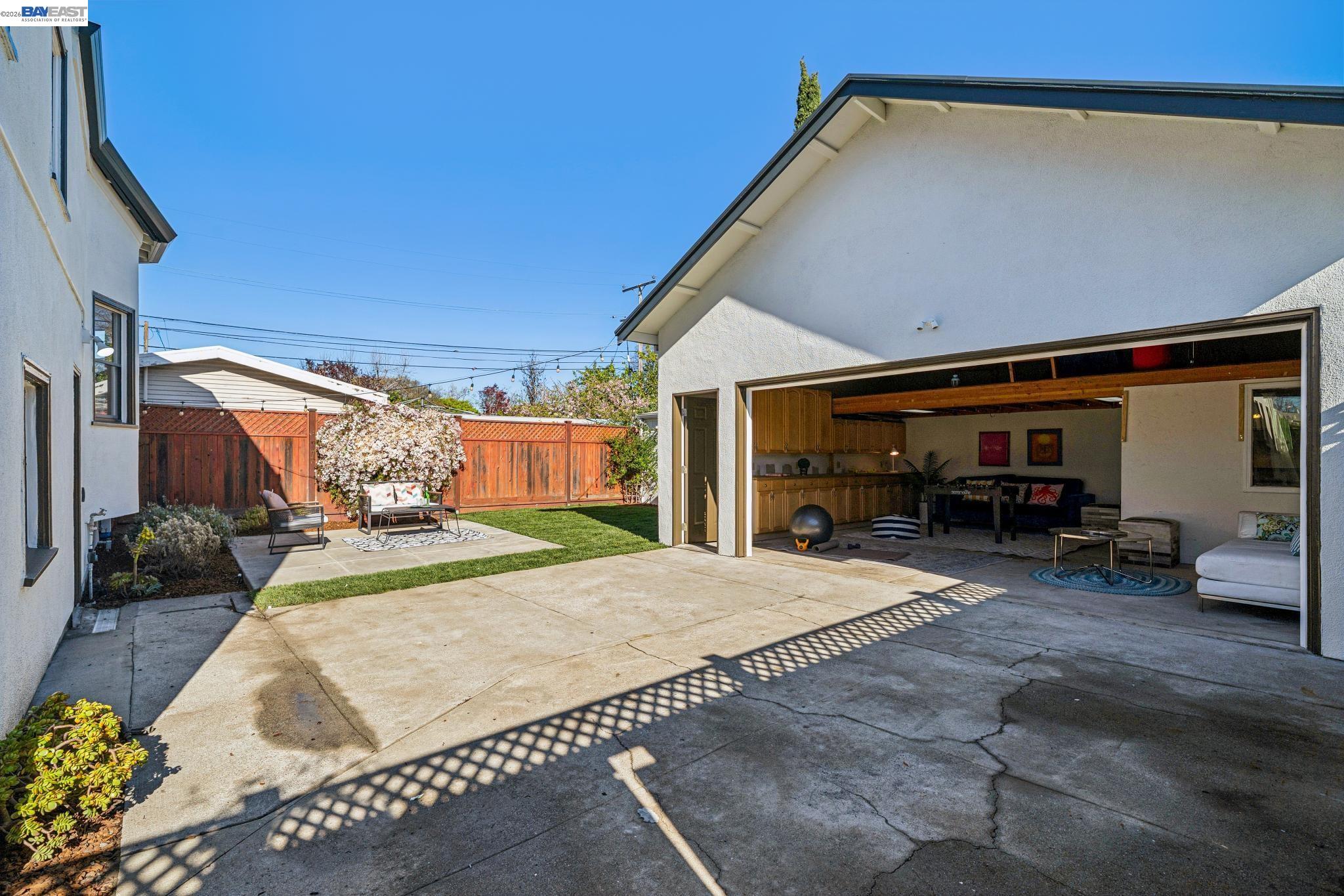 1718 High St