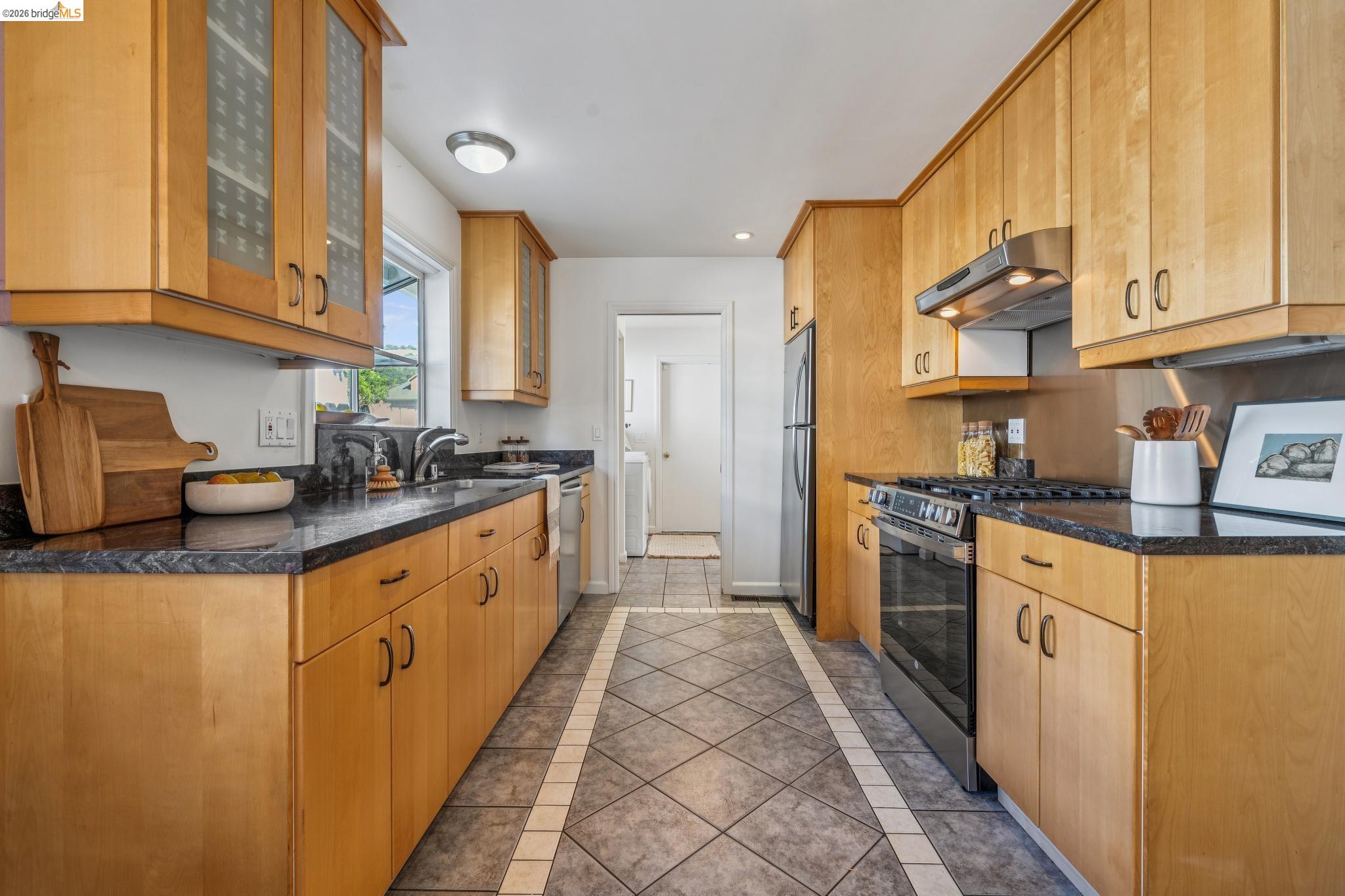 482 Lewis Ave