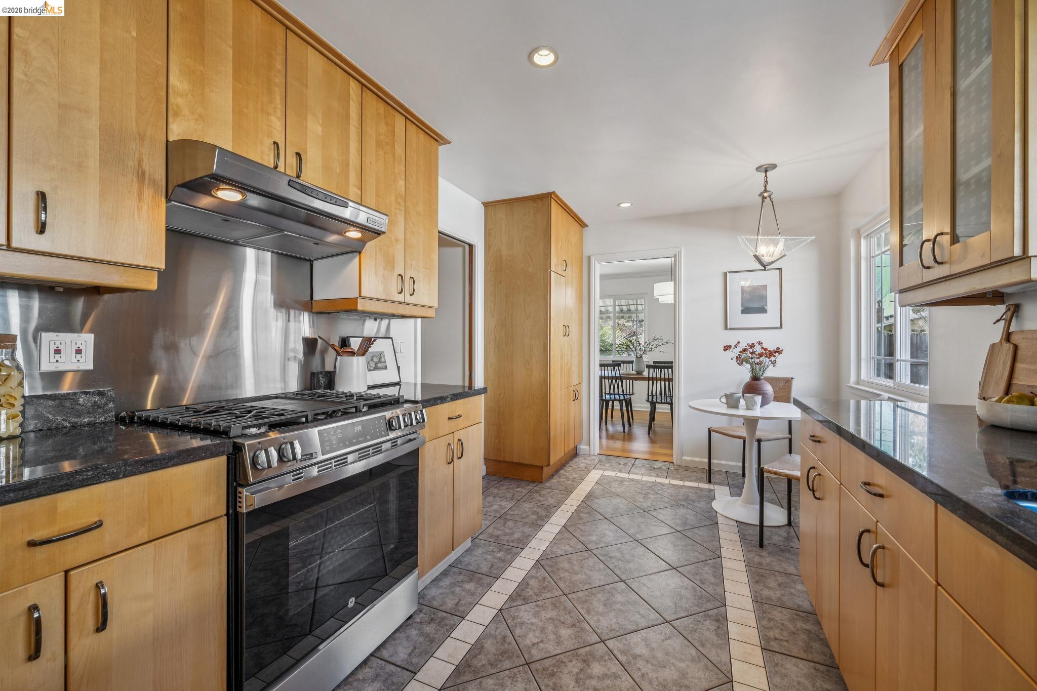 482 Lewis Ave