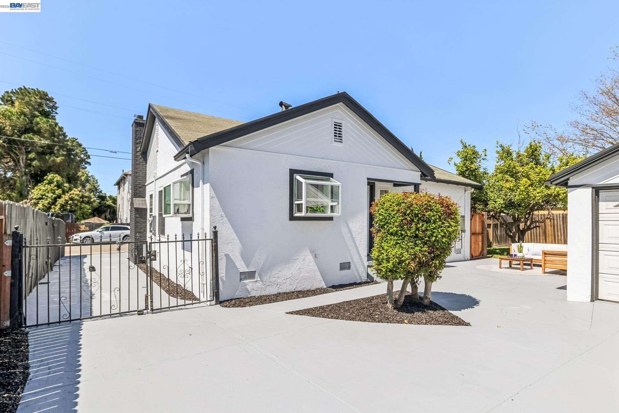 9946 Dante Ave