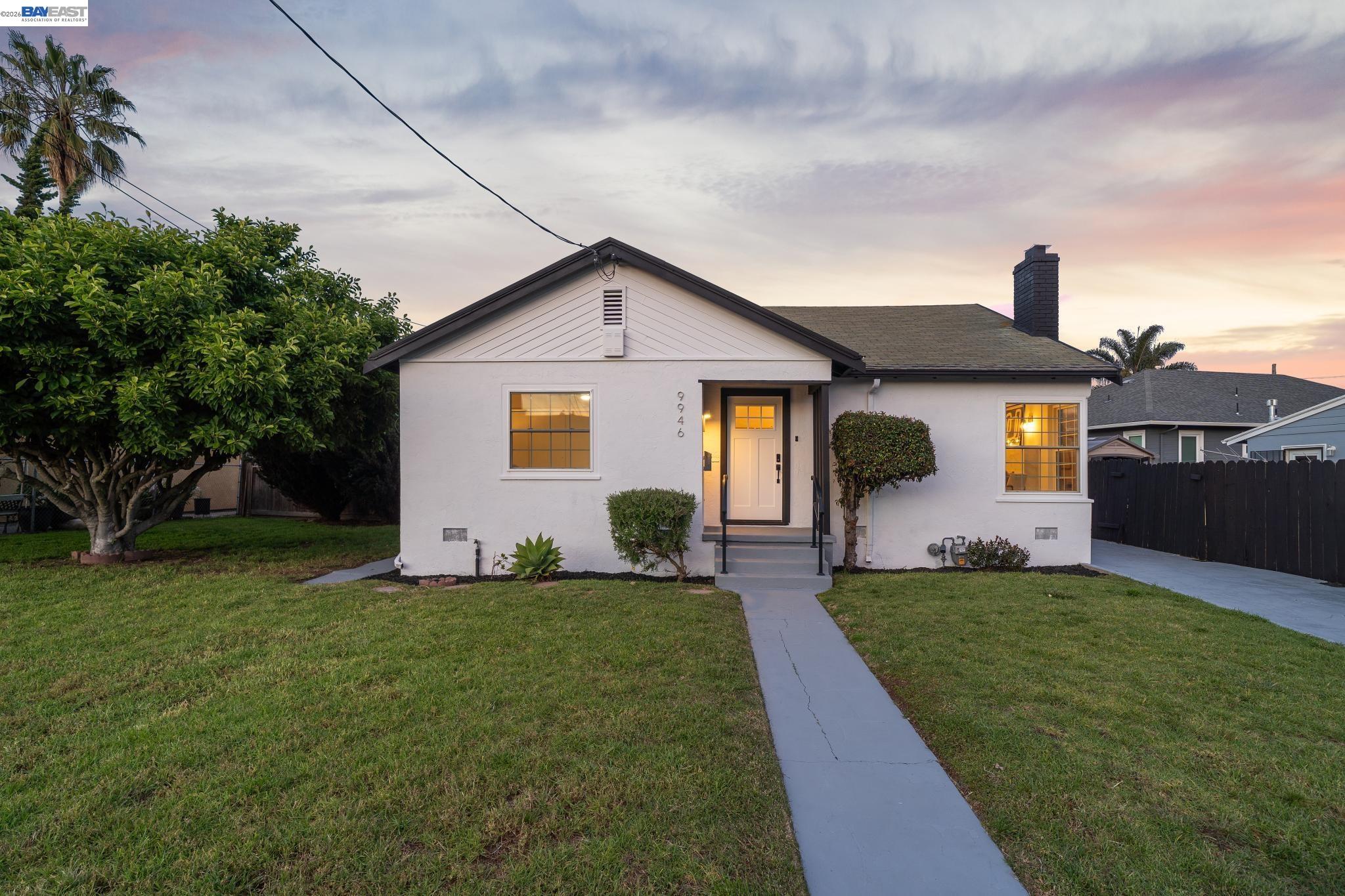 9946 Dante Ave