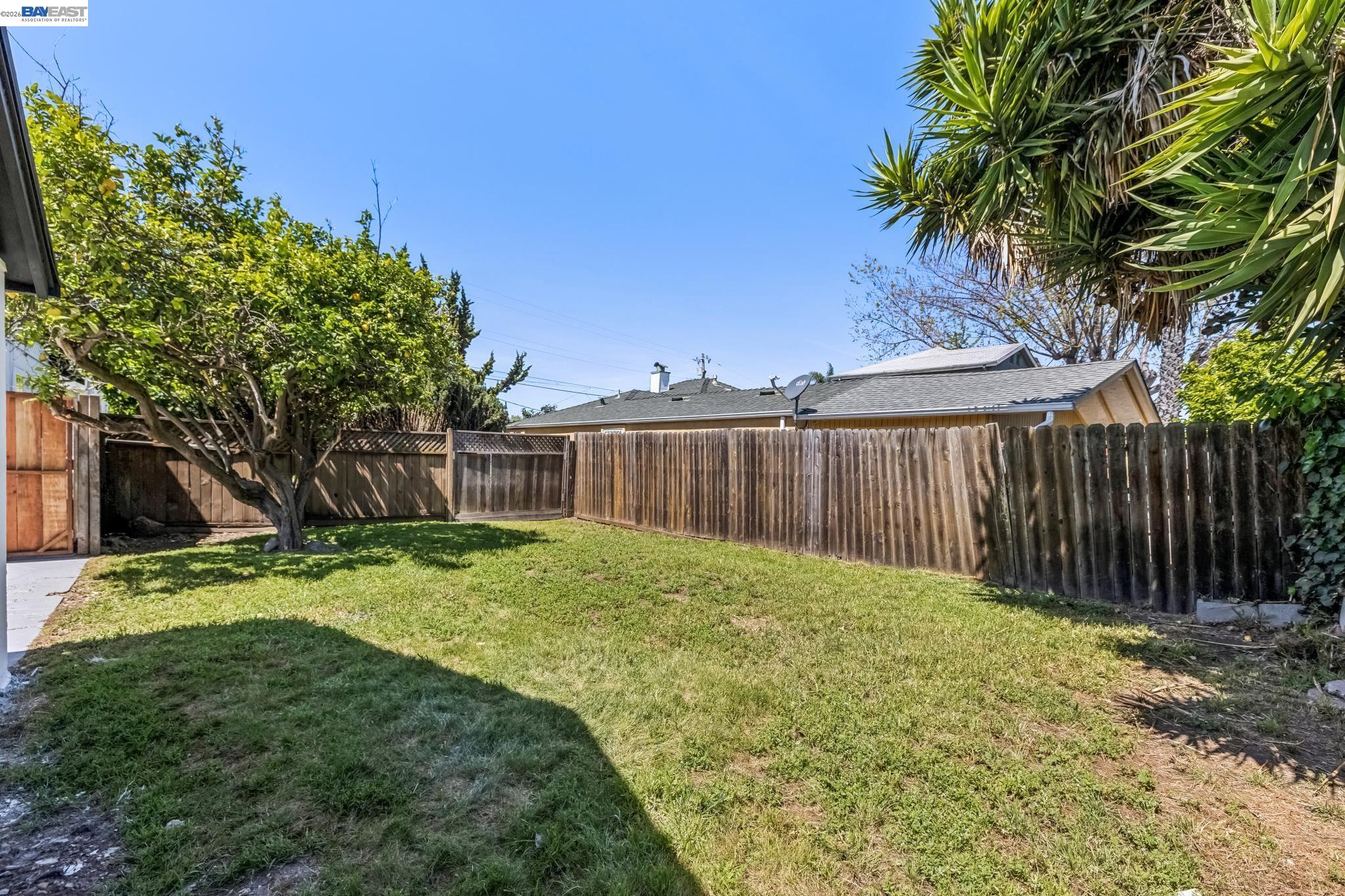 9946 Dante Ave