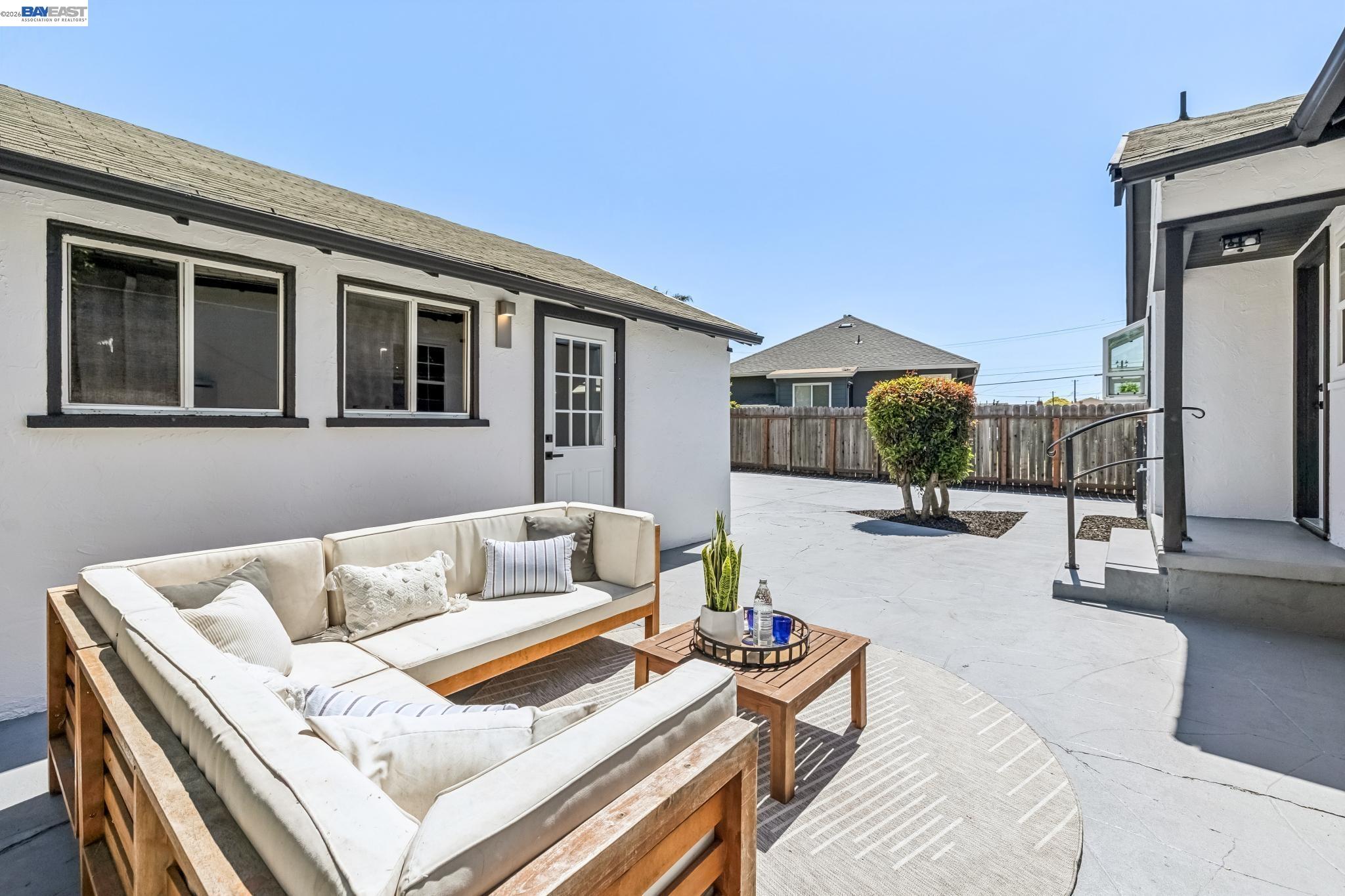 9946 Dante Ave