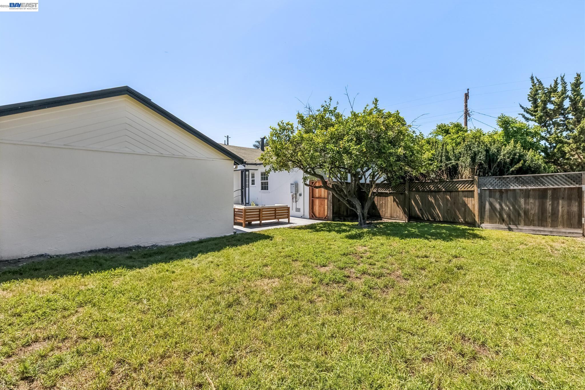 9946 Dante Ave