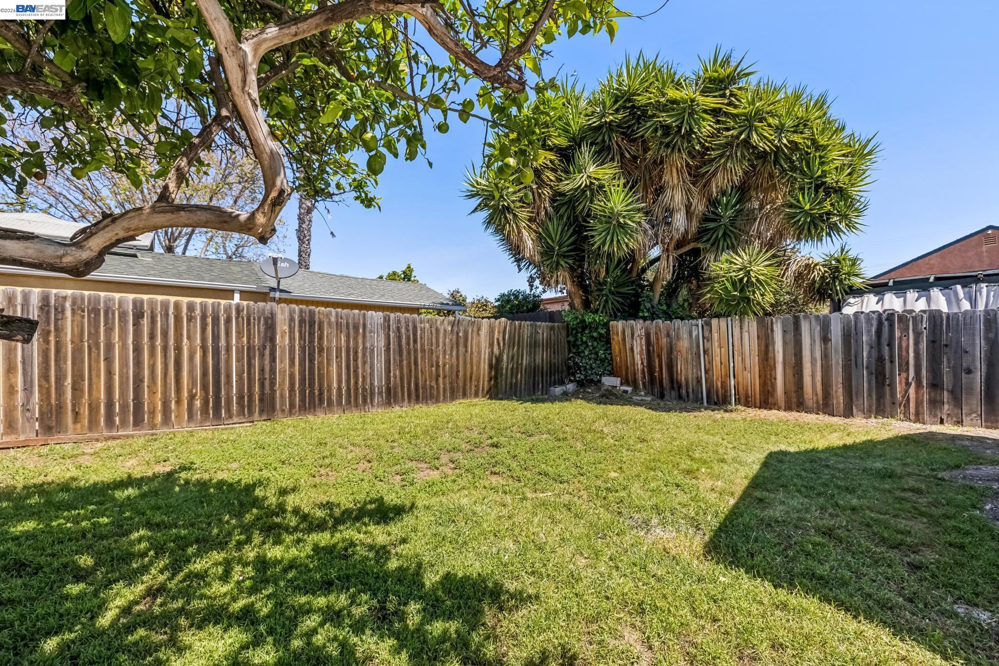 9946 Dante Ave