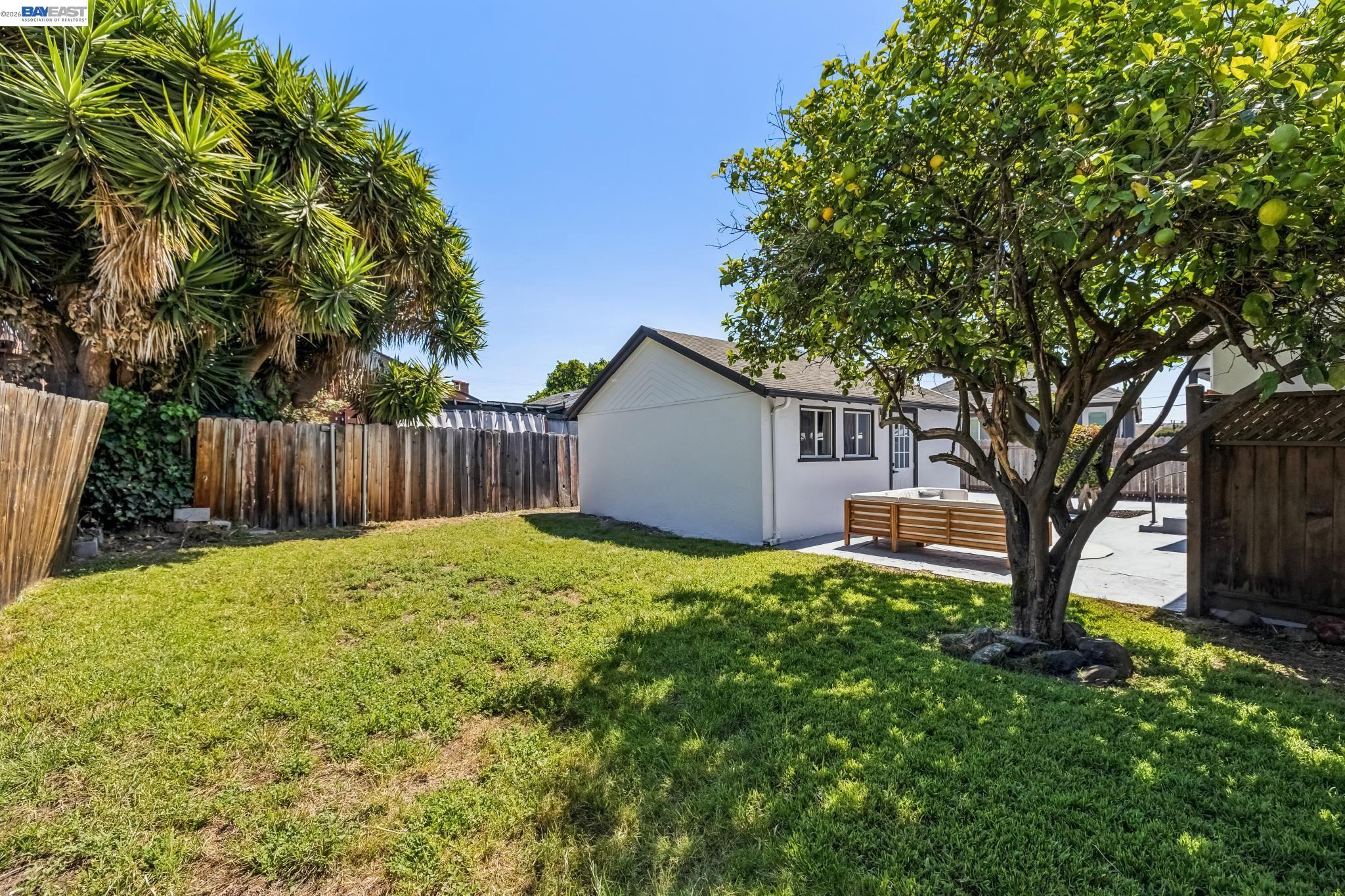 9946 Dante Ave