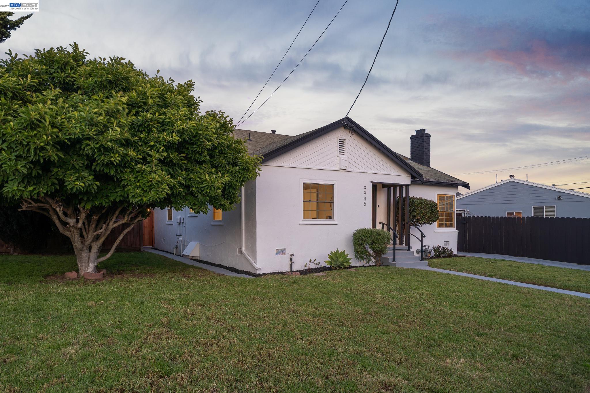 9946 Dante Ave