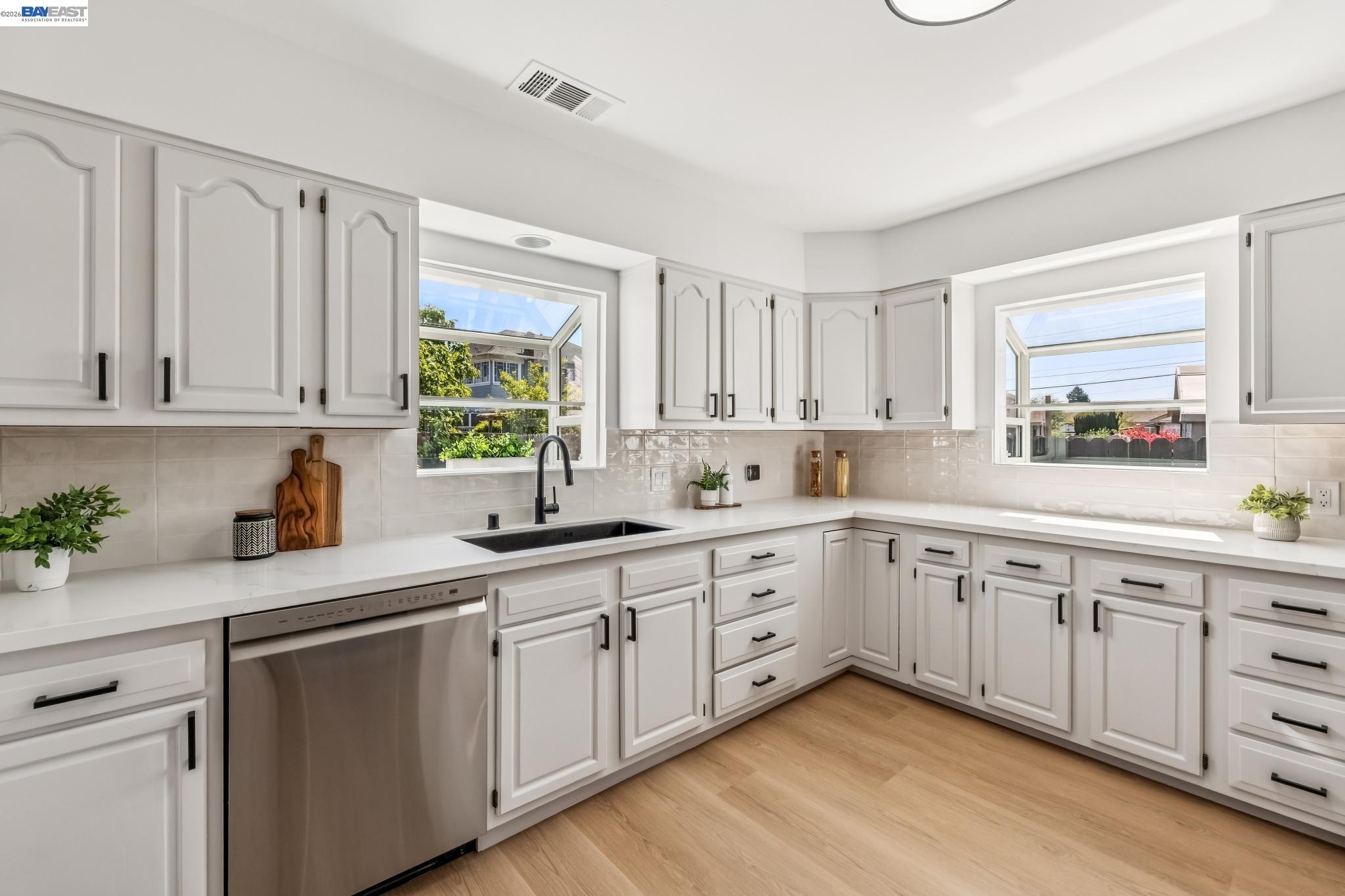 9946 Dante Ave