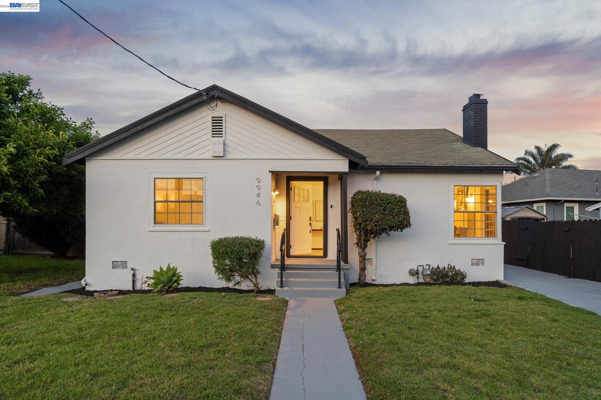 9946 Dante Ave