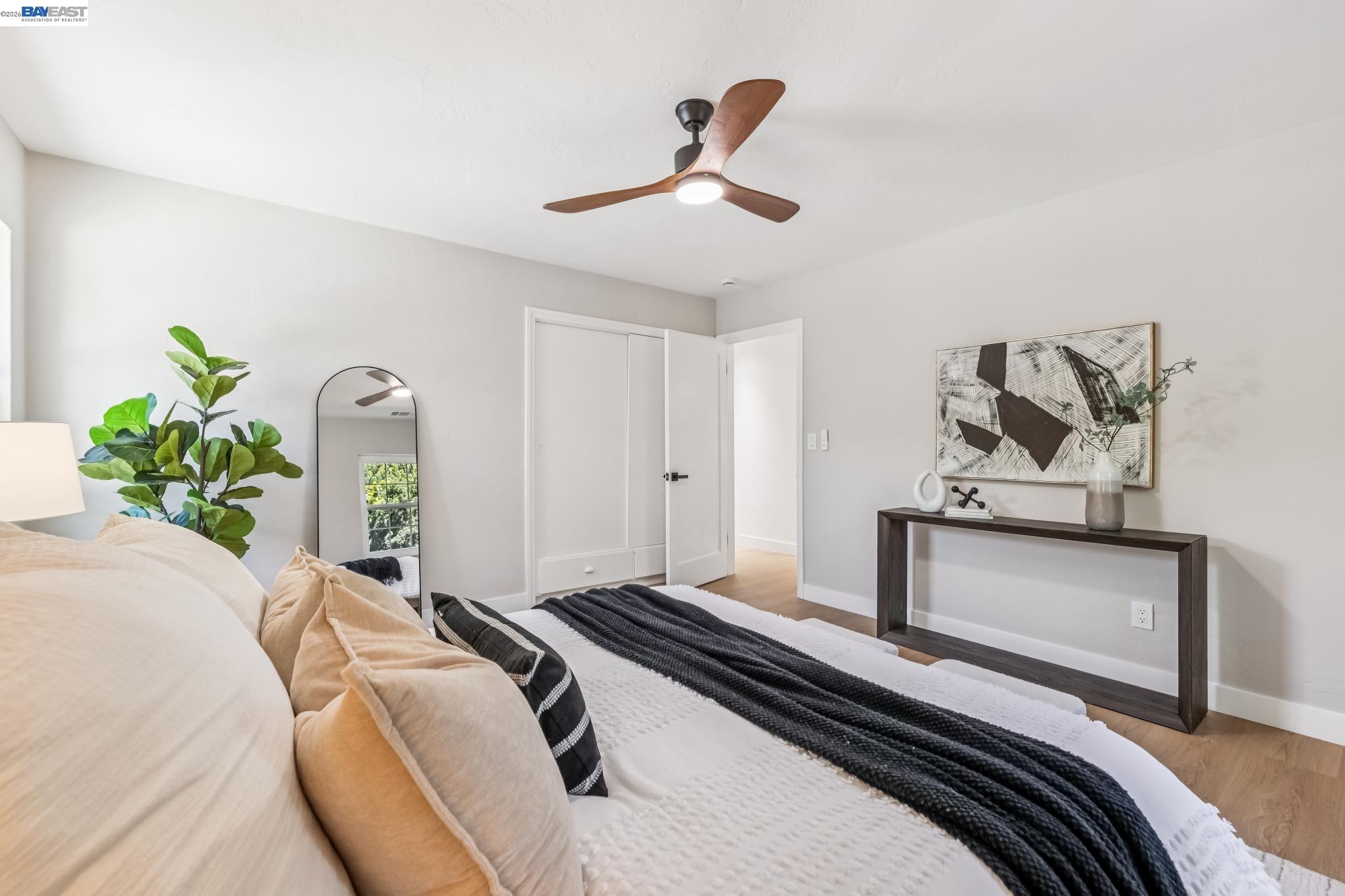 9946 Dante Ave